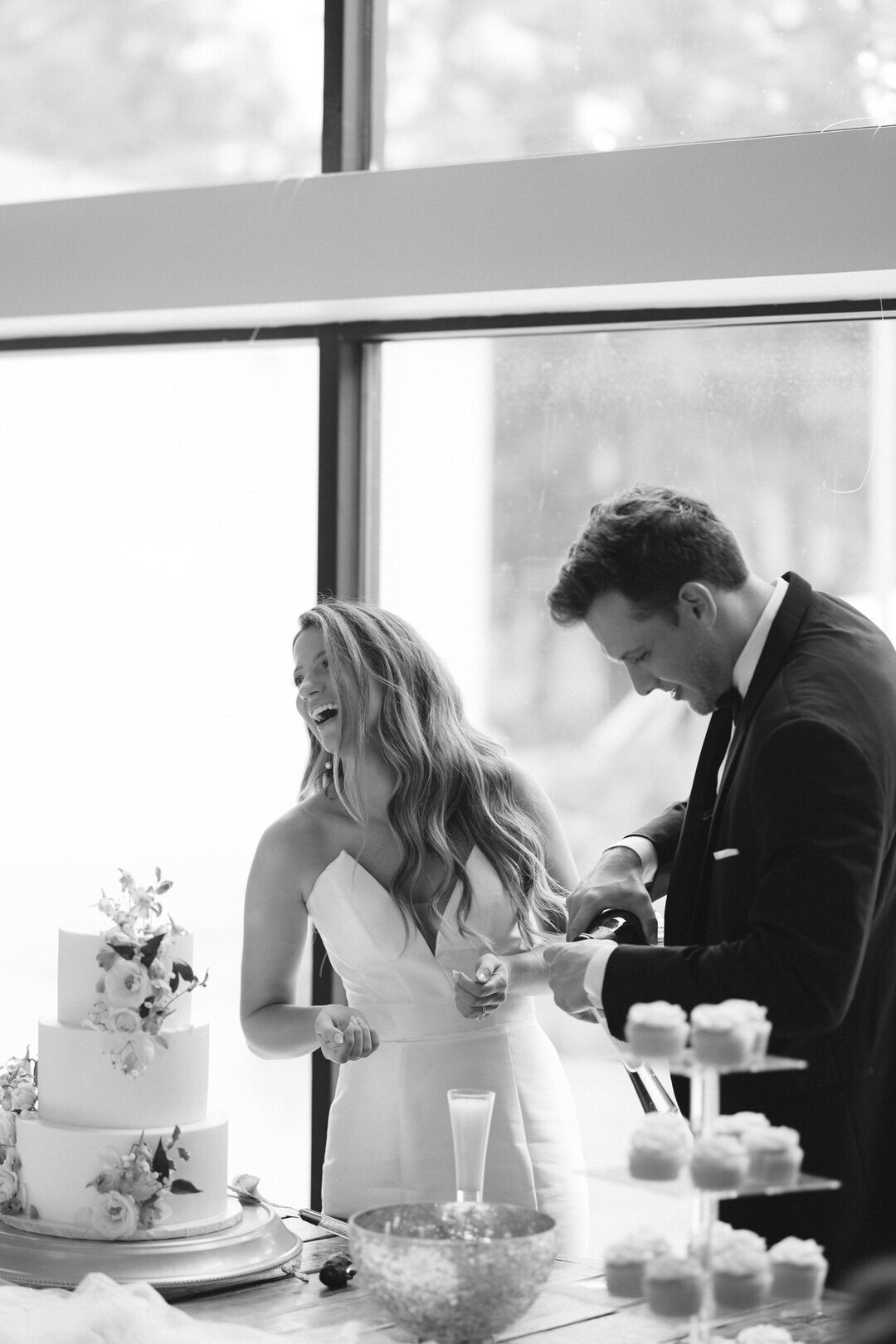 reuben-wedding-teasers-prairie-hill-vineyard-kayxbee-116