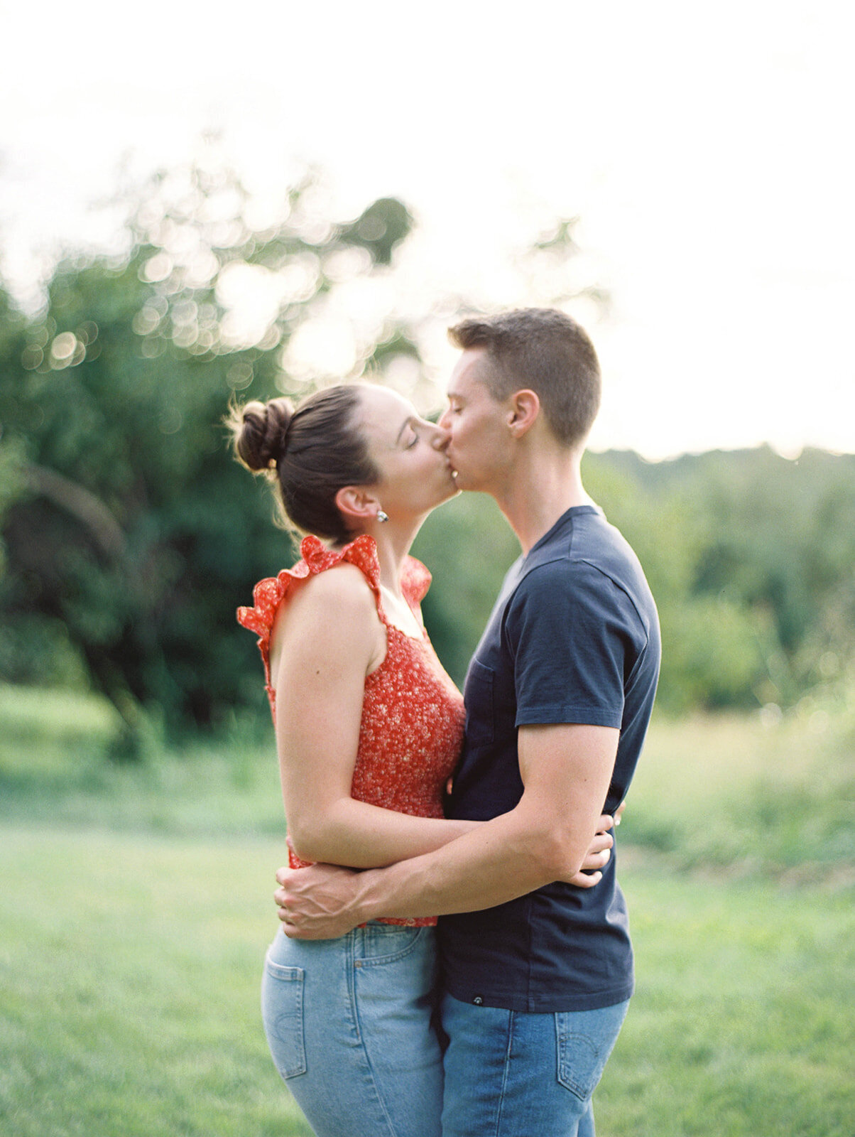 Couple kiss in the middle of a field