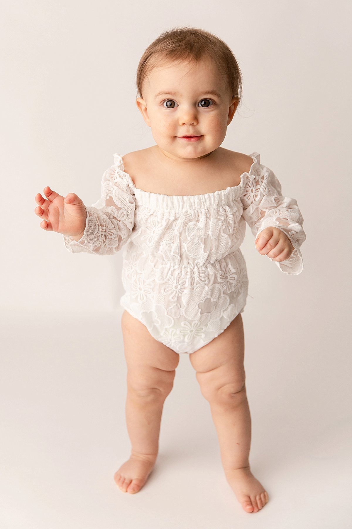 decatur-studio-9-month-baby-in-white