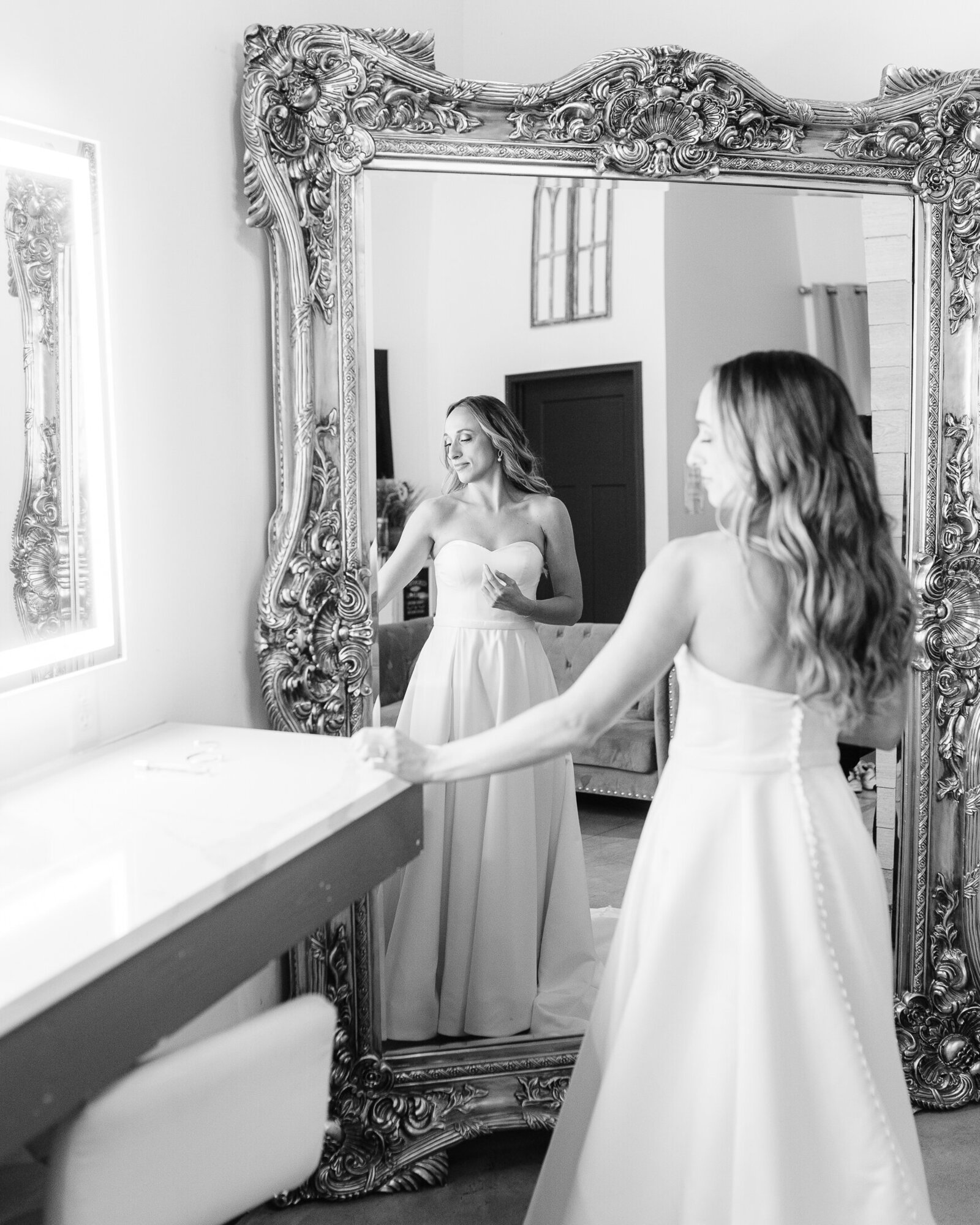 Saenz The Farmhouse KC Event Venue Wedding62
