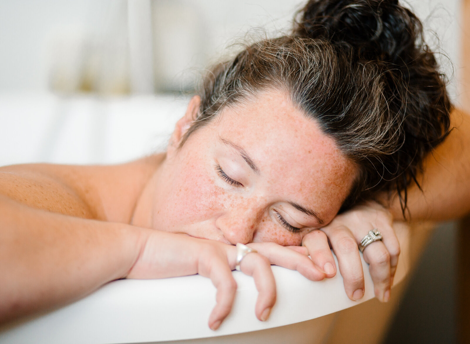 mom birth in tub