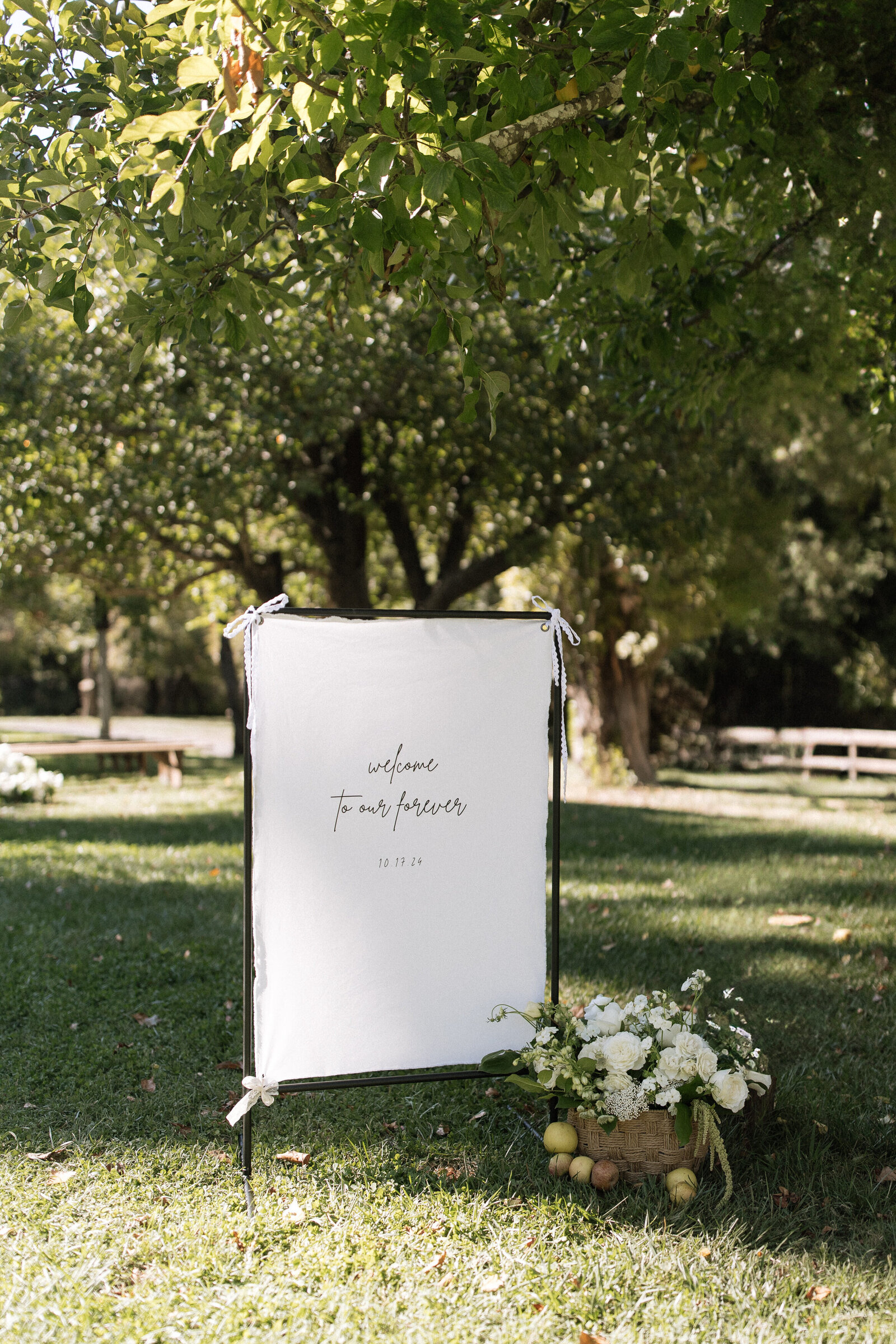 Welcome signage and florals by Northern California photographers, Erica Rochelle