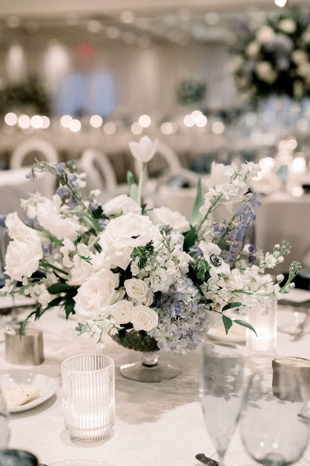 weddings-phoenix-reception-centerpiece-white-blue-flowers