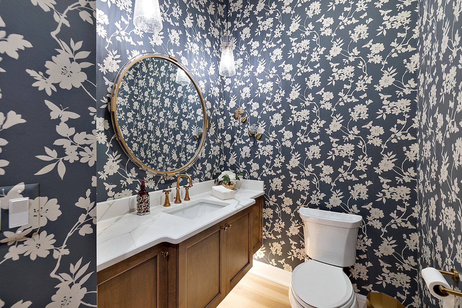 19-70298 Renata Interior-19