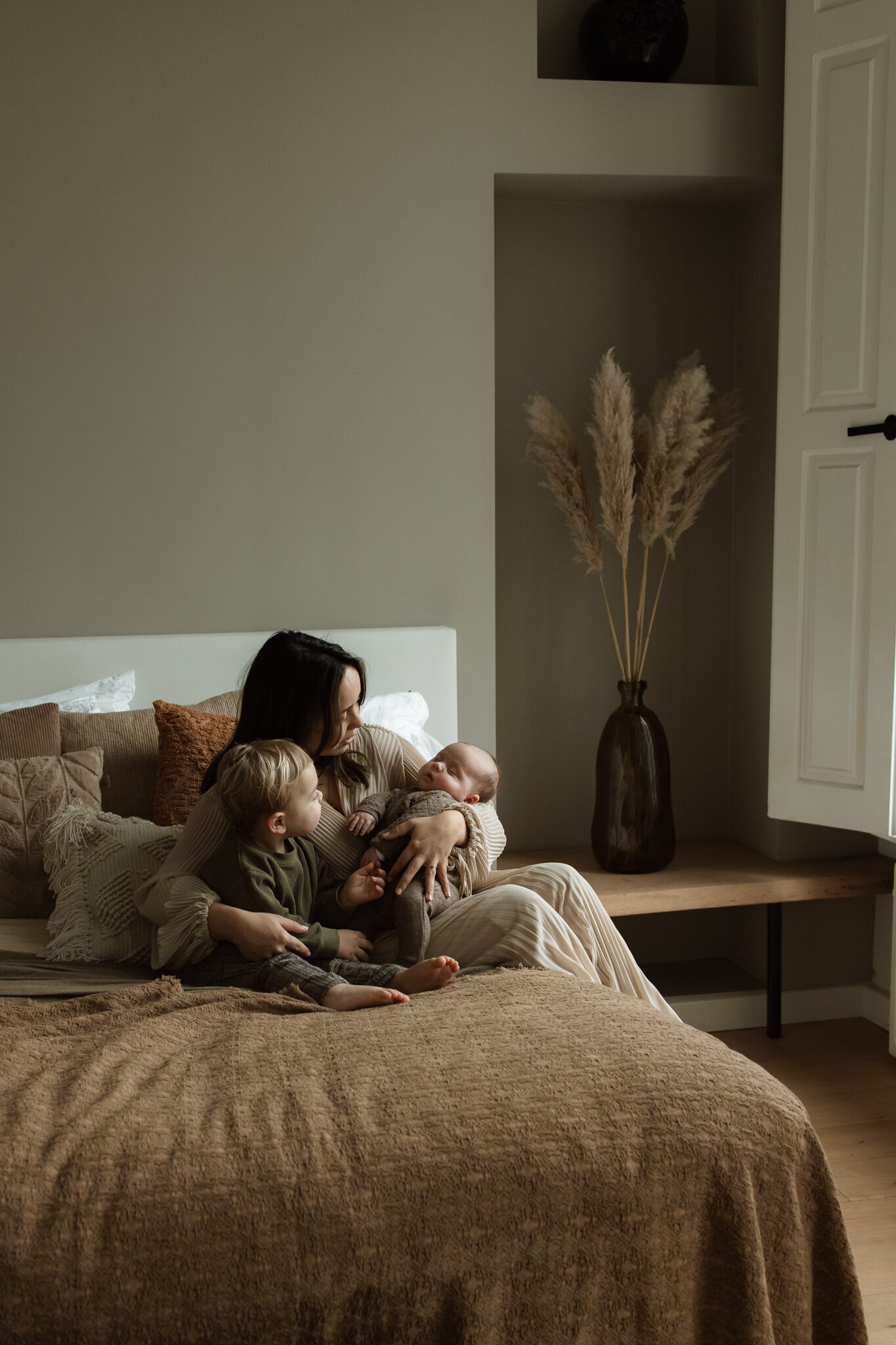 newbornshoot newborn fotoshoot newborn fotograaf fotoshoot baby wanneer een newbornshoot valkenswaard eindhoven la nouk fotografie