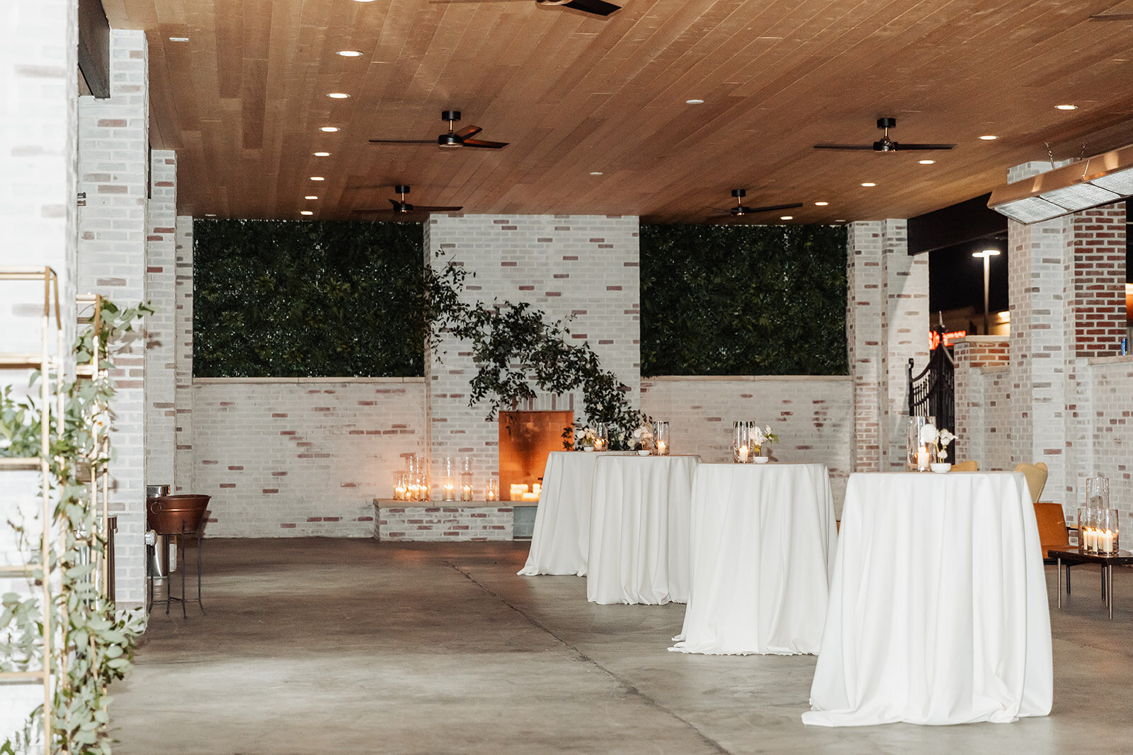 round table at the luxe room at grbic events in st. louis