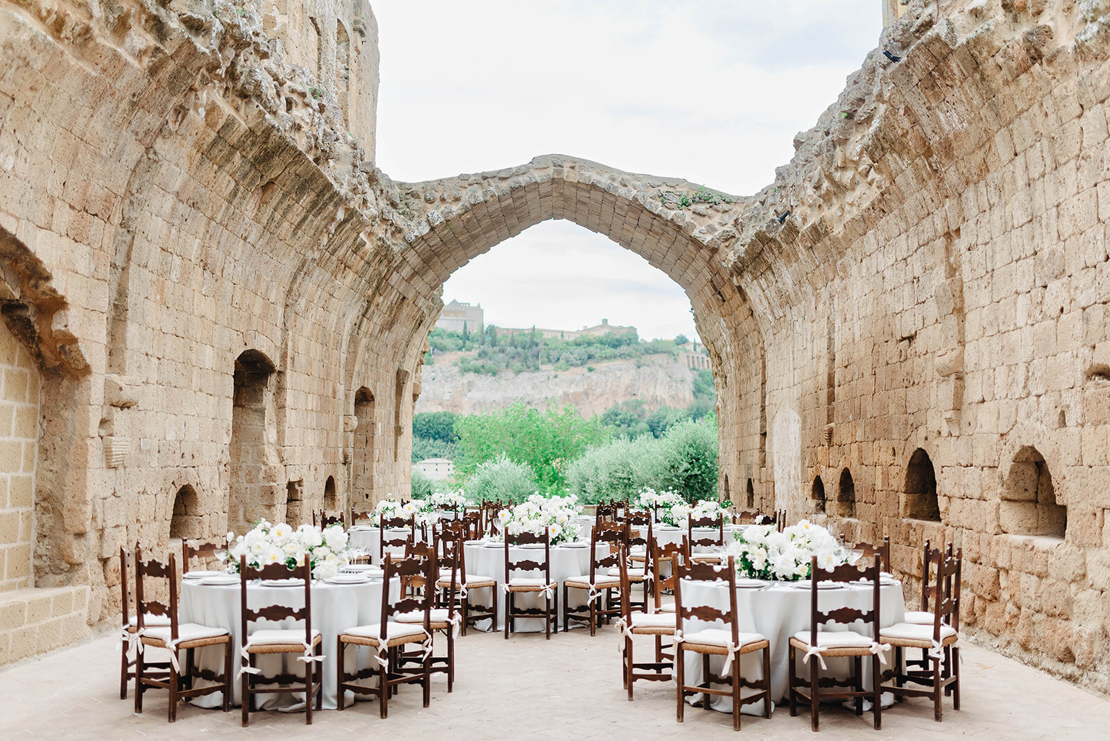 MorganeBallPhotography-Editorial-JannaBrown-BadiaDiOrvieto-venuedetails2-LQ-1654-7272_websize