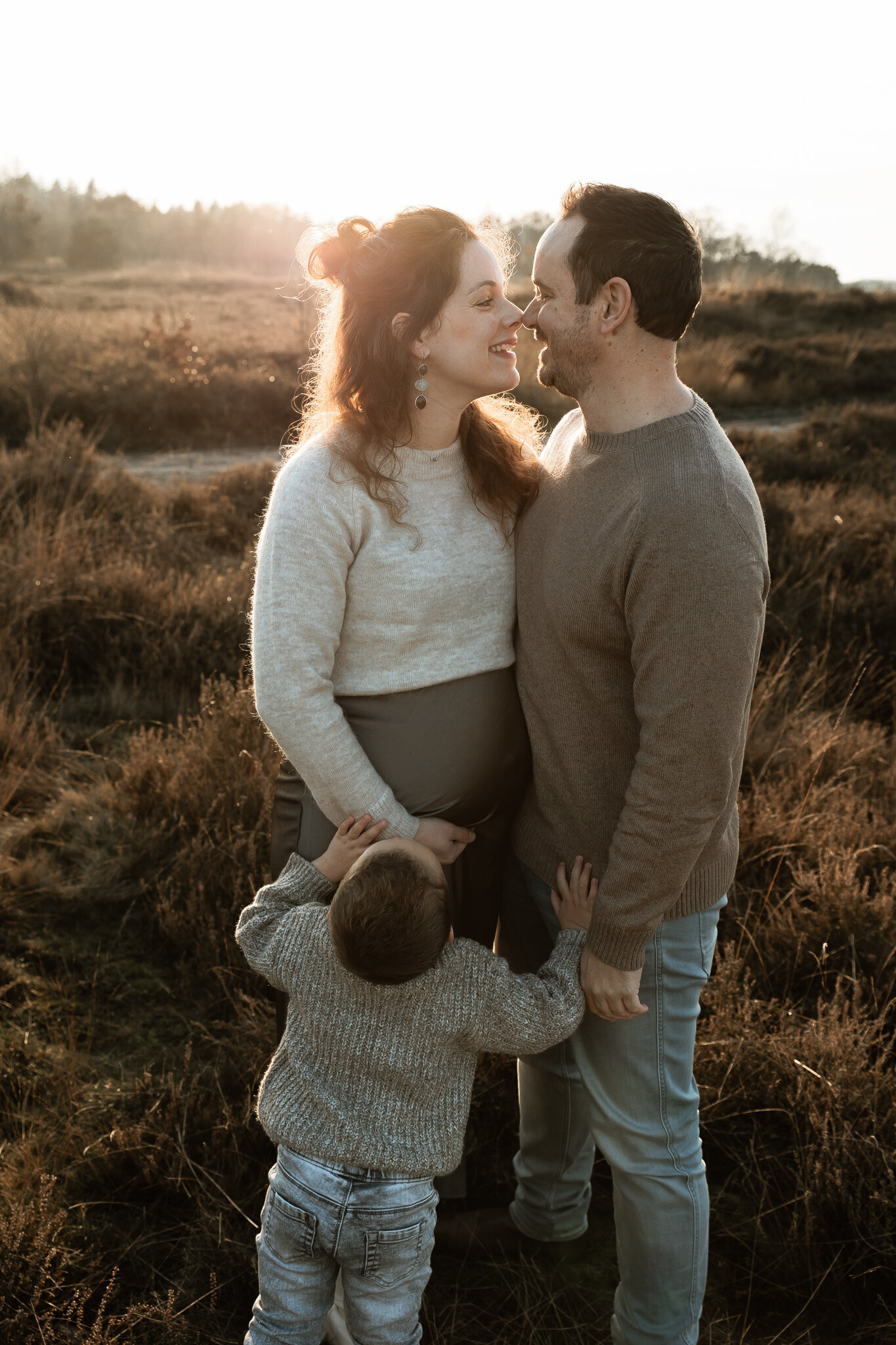 zwangerschapsftoshoot eindhoven zwangerschapsfotograaf fotoshoot zwangerschap fotograaf zwangerschap valkenswaard zwanger fotoshoot newbornshoot la nouk fotografie gezinsshoot