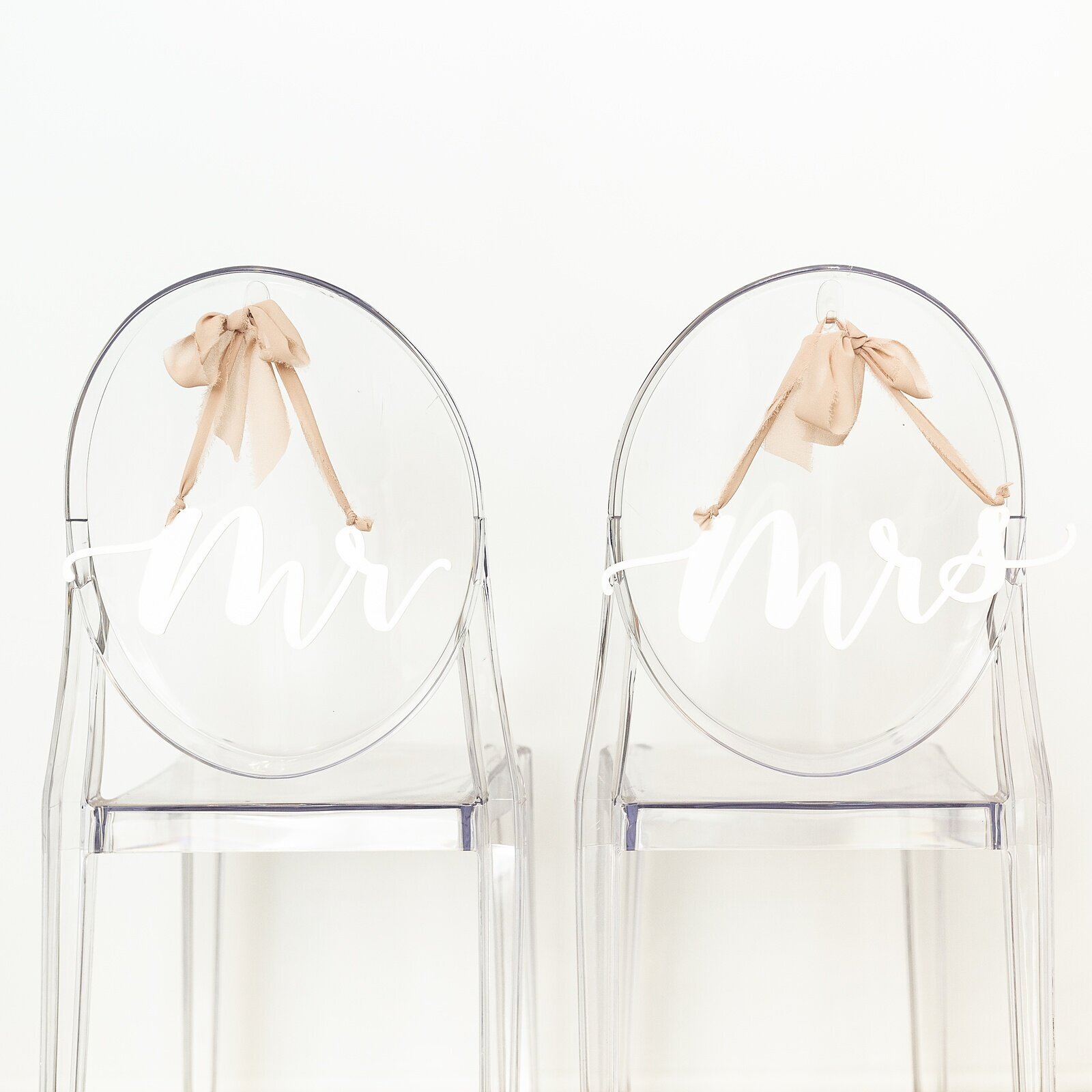 DOTELLSTATIONERYANDDESIGNS-ChairSigns-CasieMariePhotography-1