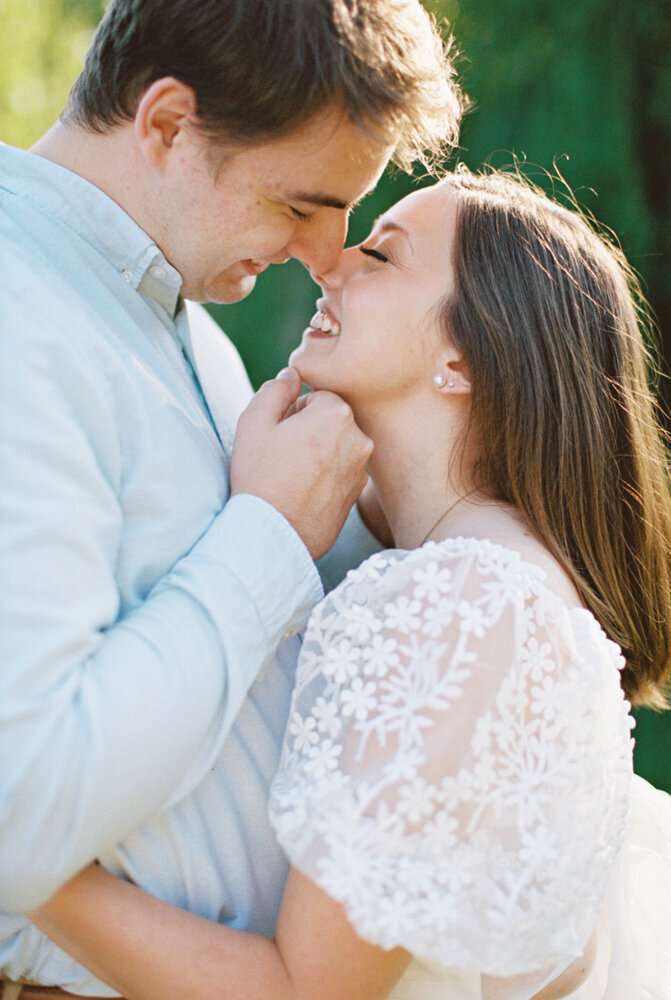 couple kissing romantic