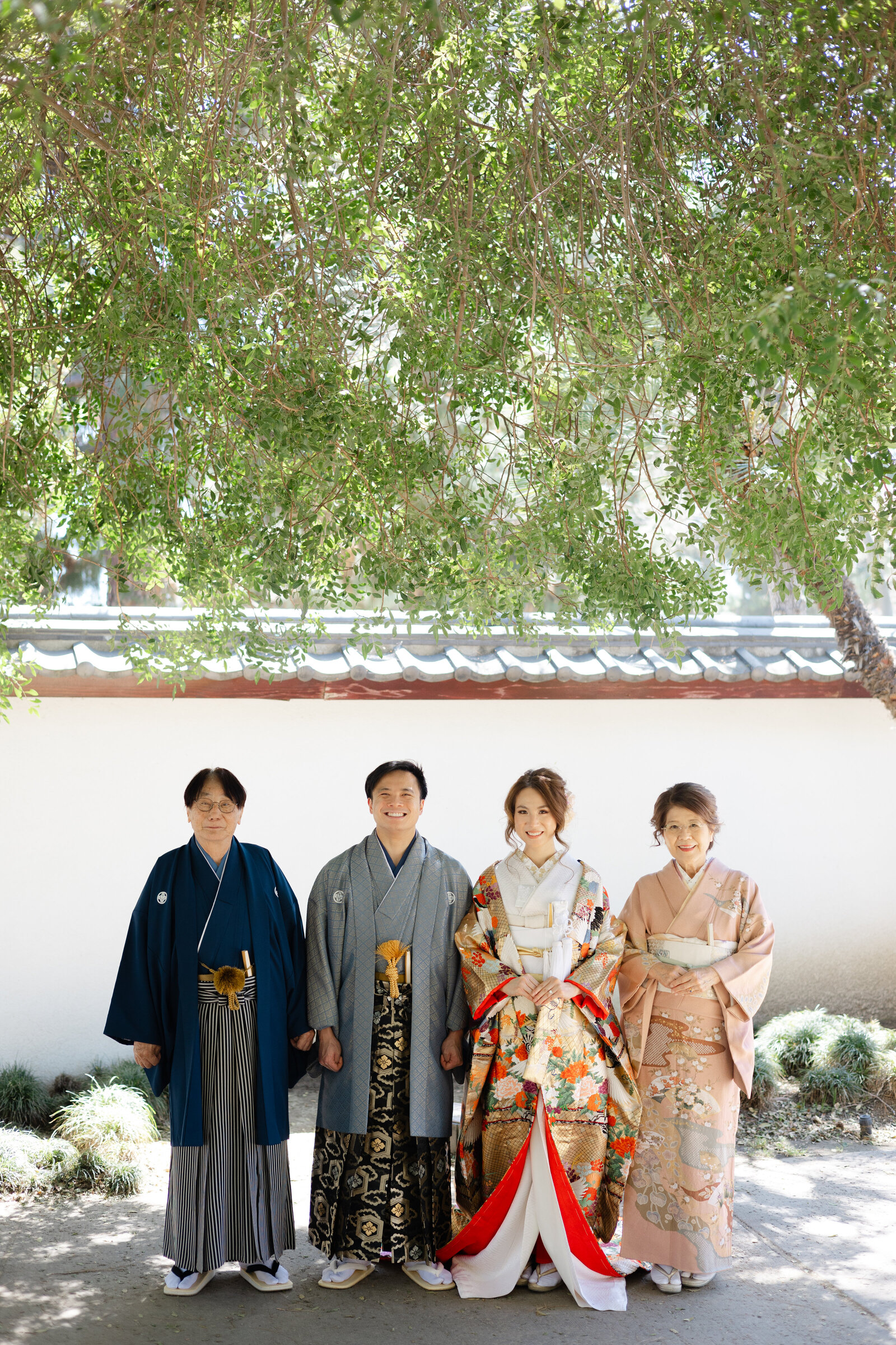 Formal family portrait with bride and groom in wedding kimono alongside parents at shoseian Japanese tea house, kimono rental Los Angeles | ロサンゼルスshoseian Japanese tea house新郎新婦と両親が並ぶ着物レンタル和装家族写真