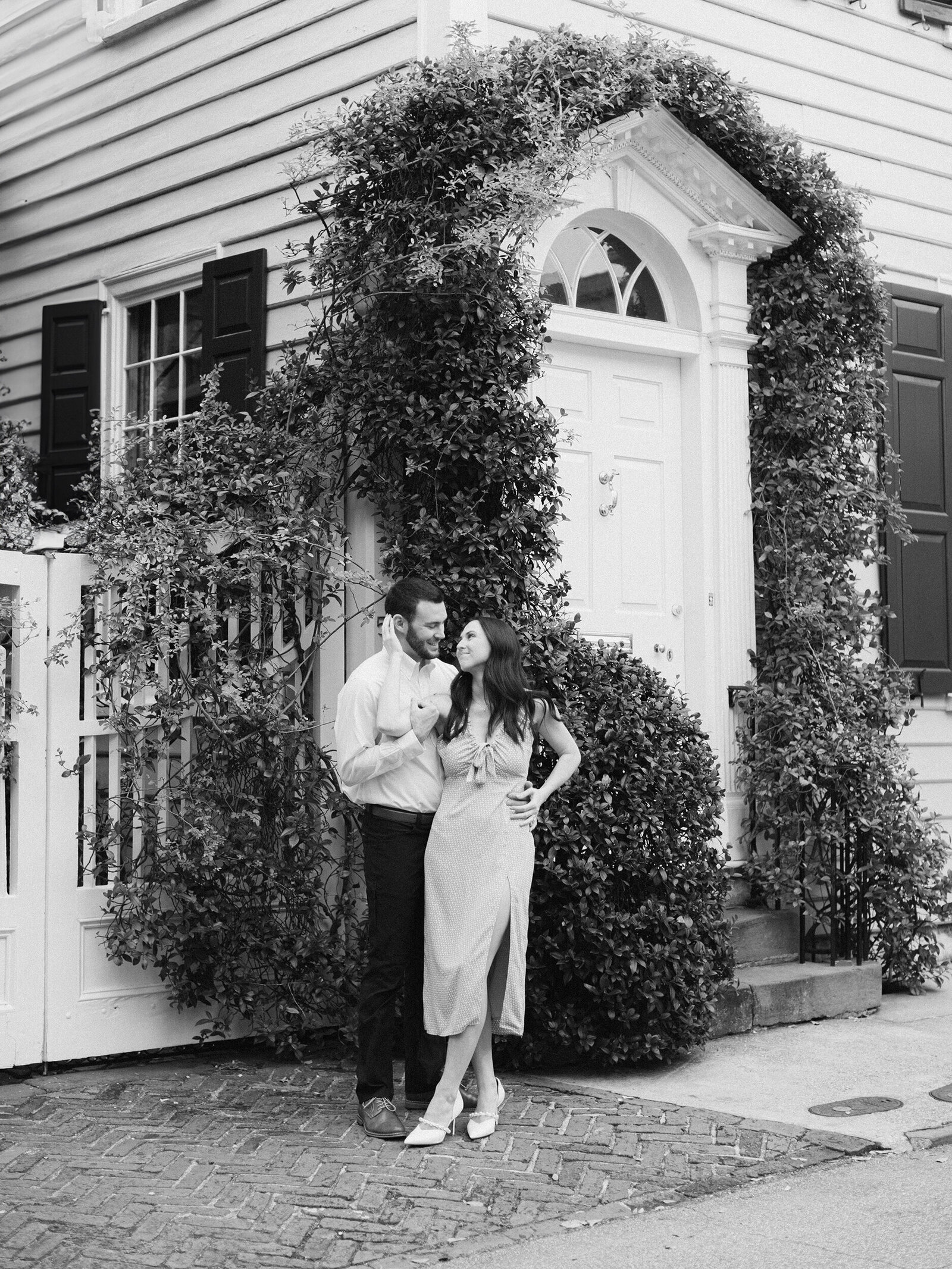 302-torianna-brooke-portraiture-downtown-charleston-engagement-session-caitlyn-jon