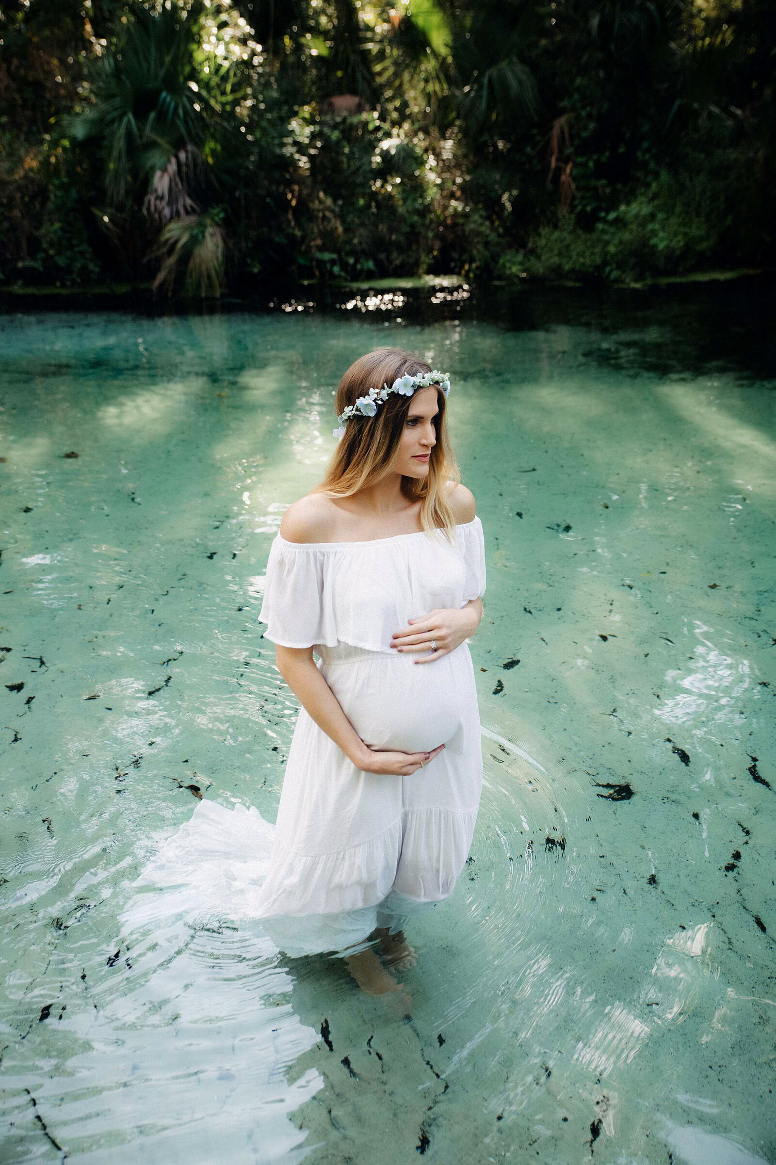 Maternity photoshoot at Wekiwa Springs, showcasing a glowing mom-to-be