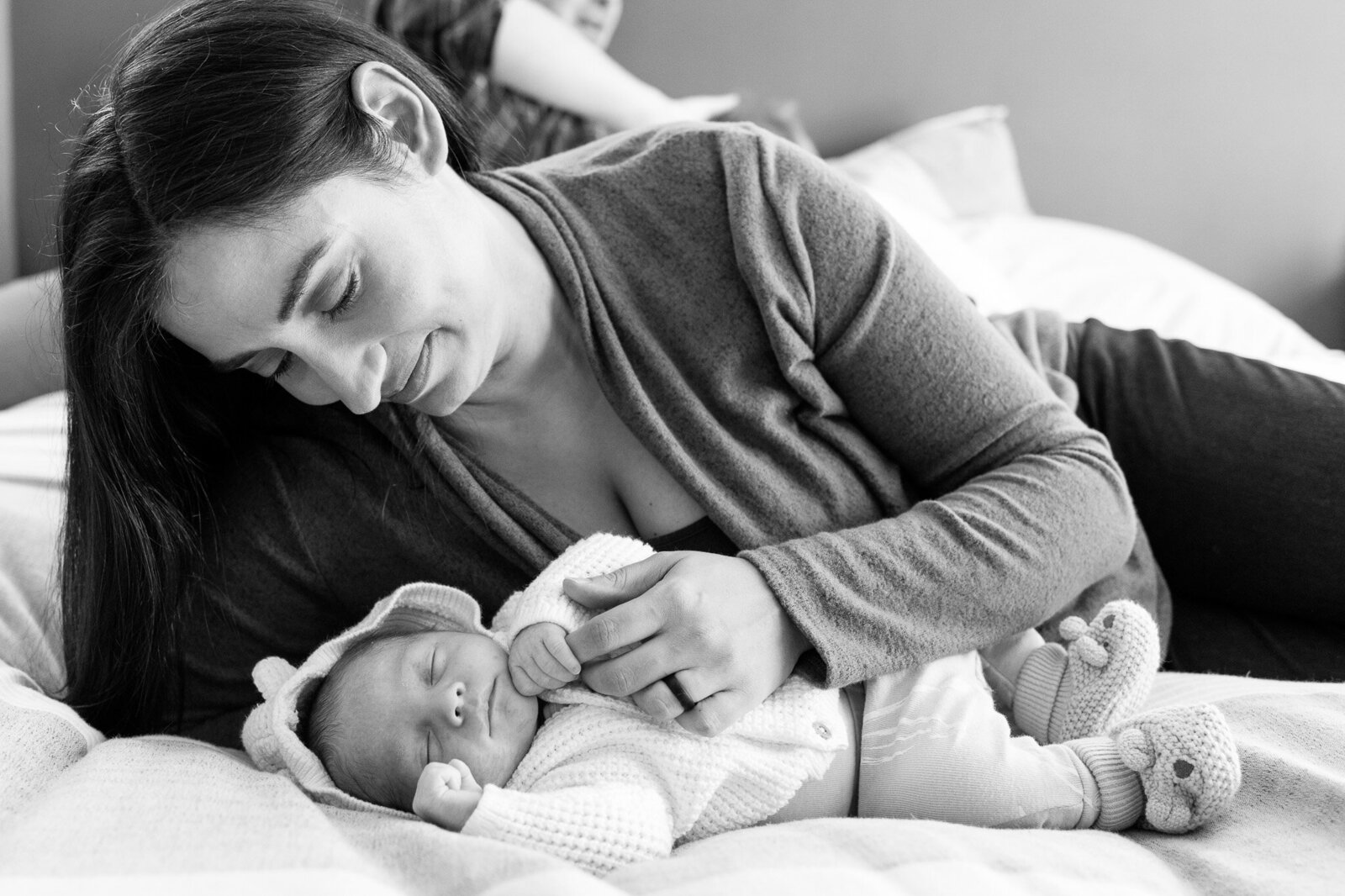 newborn-maternity-photography-lighthearted-joy-fresh (5)