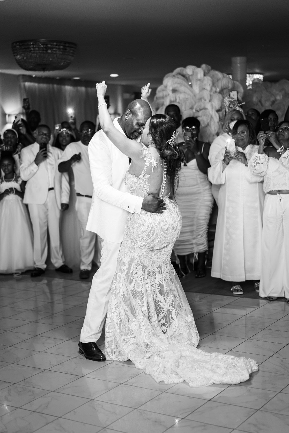 Bride and groom dance at Southern Oaks wedding in New Orleans