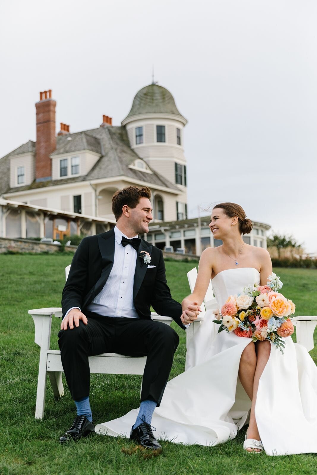 leila-james-events-newport-rhode-island-luxury-wedding-planner-castle-hill-inn-venue-erin-mcginn-wedding-photographer-bright-florals-CH0458 copy