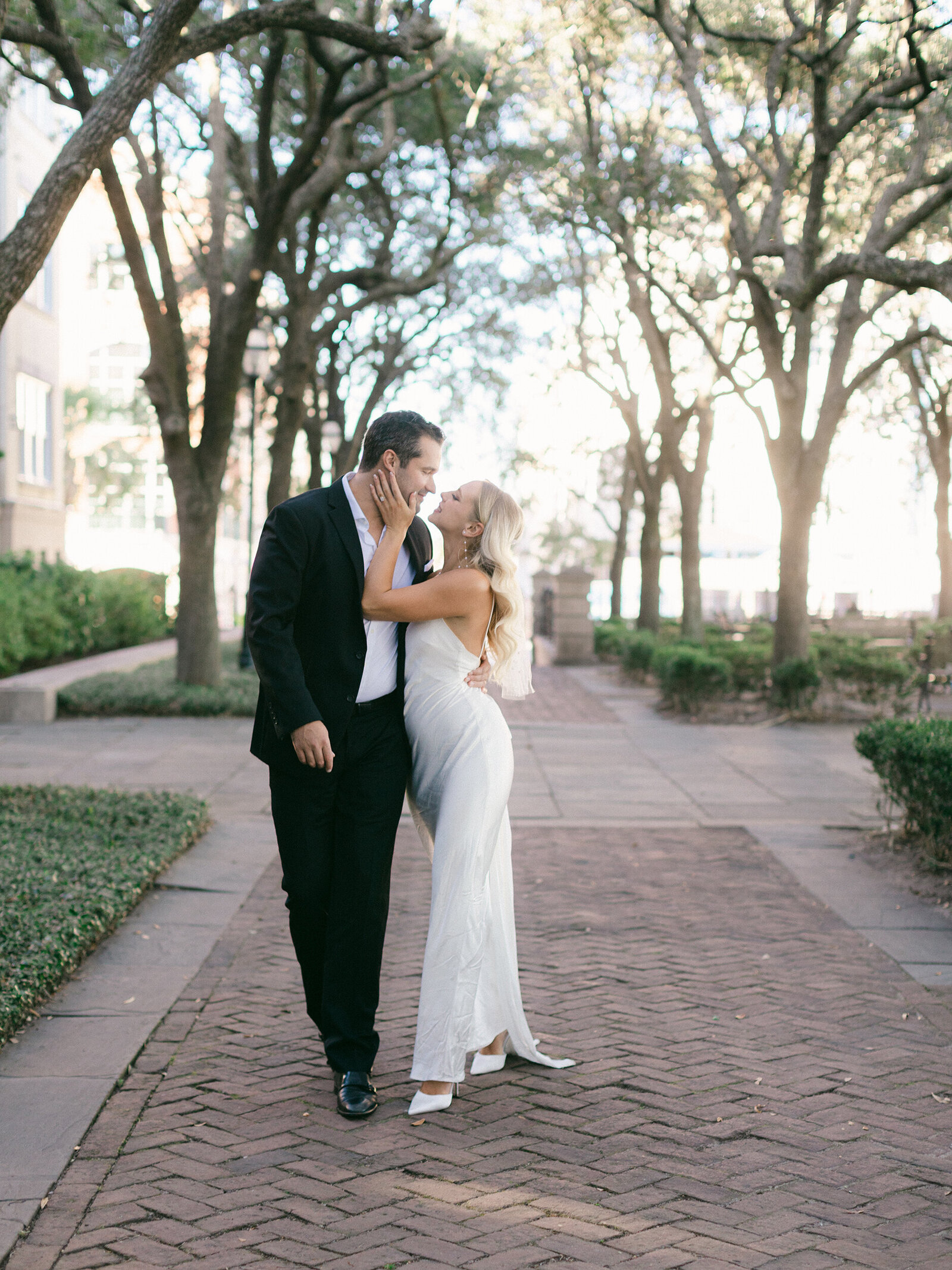 52-torianna-brooke-portraiture-chic-charleston-engagement-session-french-quarter-lauren-paul