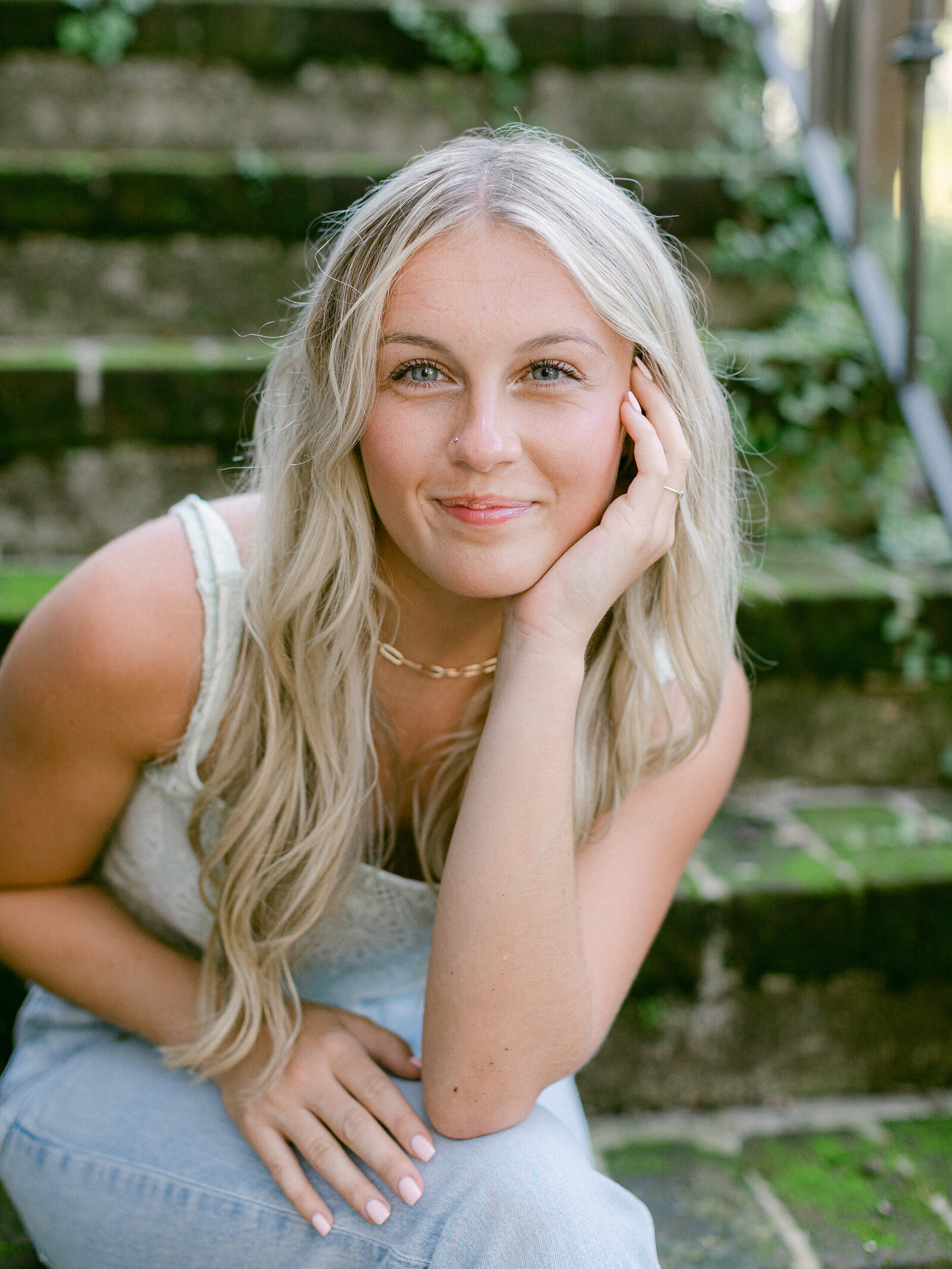 37-torianna-brooke-portraiture-historic-downtown-savannah-senior-session-faith