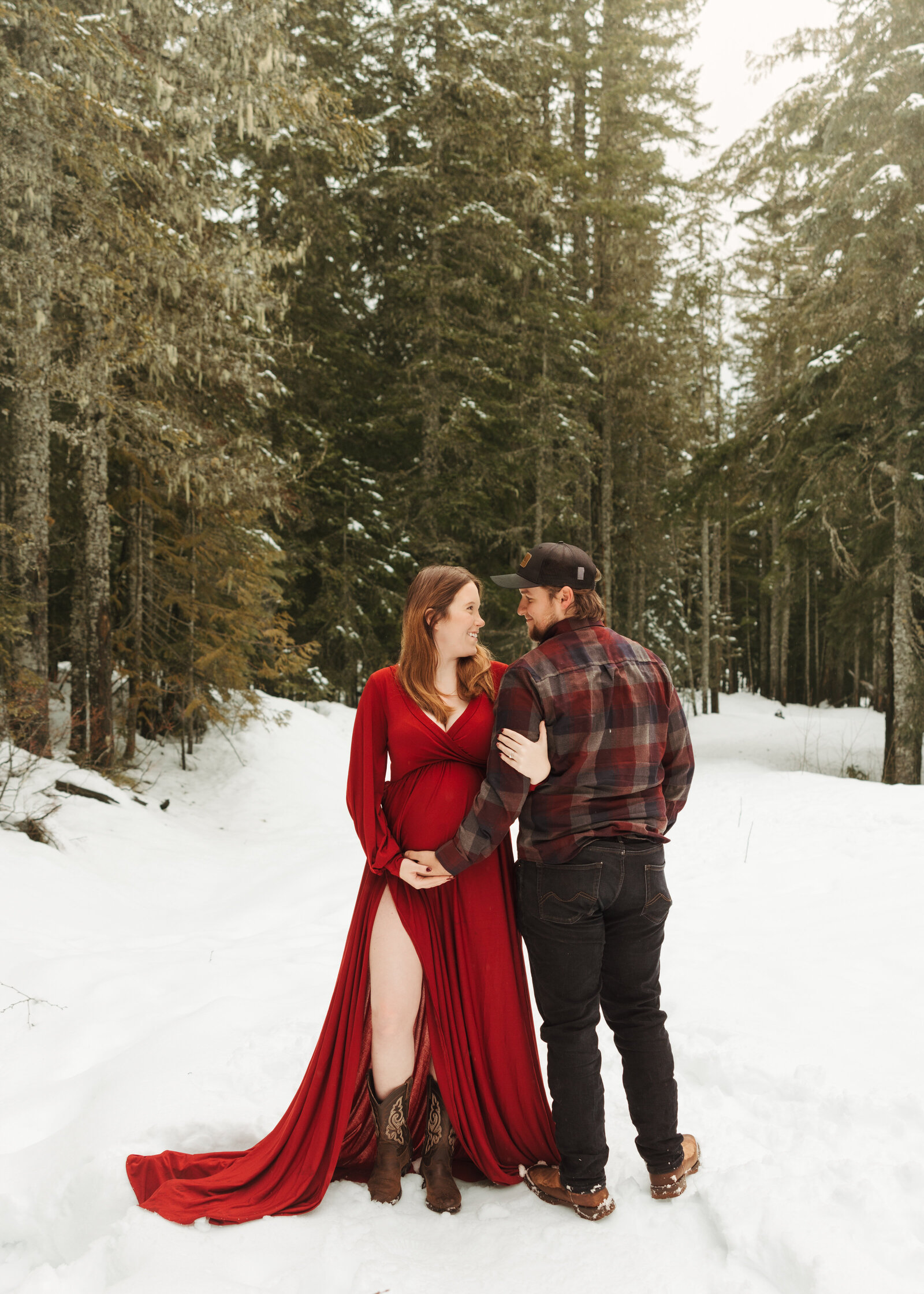 Maternity session in the snow on mount hood