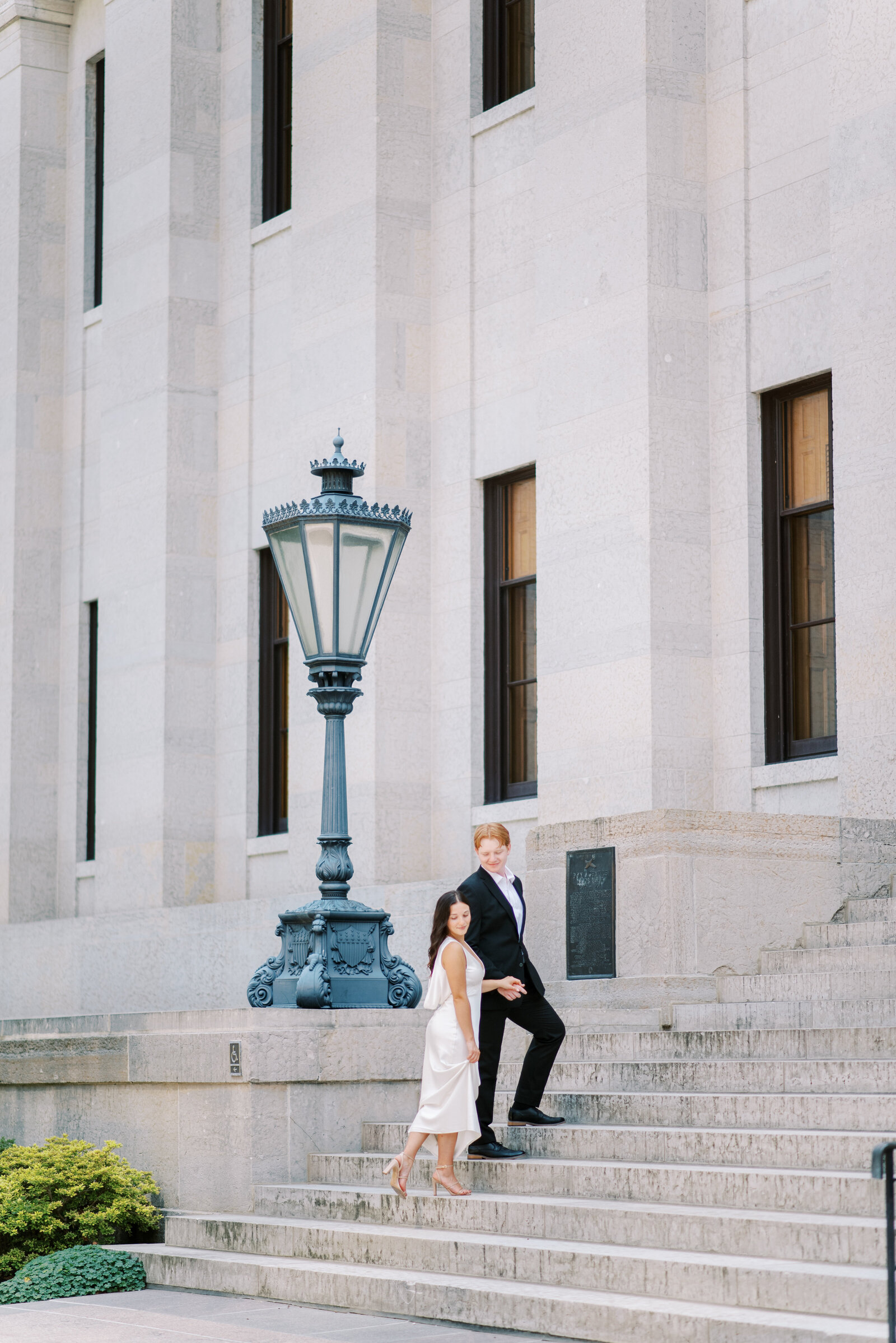 sarah-elizabeth-studio-ohio-wedding-photographer-columbus-ohio-state-house-madeleine-colin-engagement-239