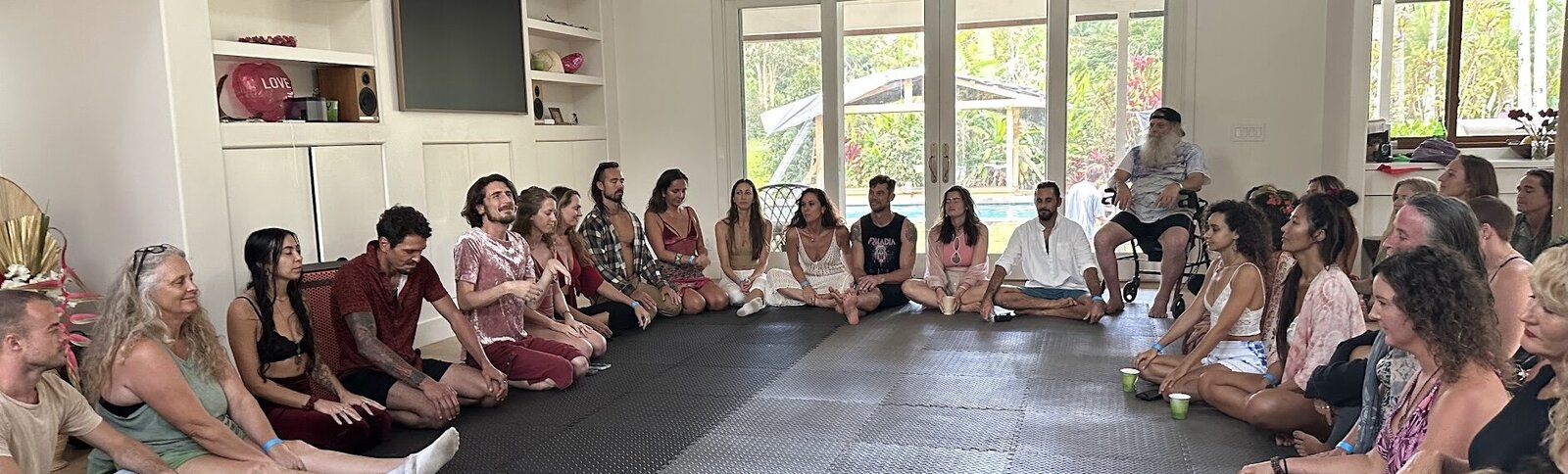 Tatiana Tiess leading a mastermind for soul-centered entrepreneurs on Kauai to embody their essence and rise in aligned leadership.