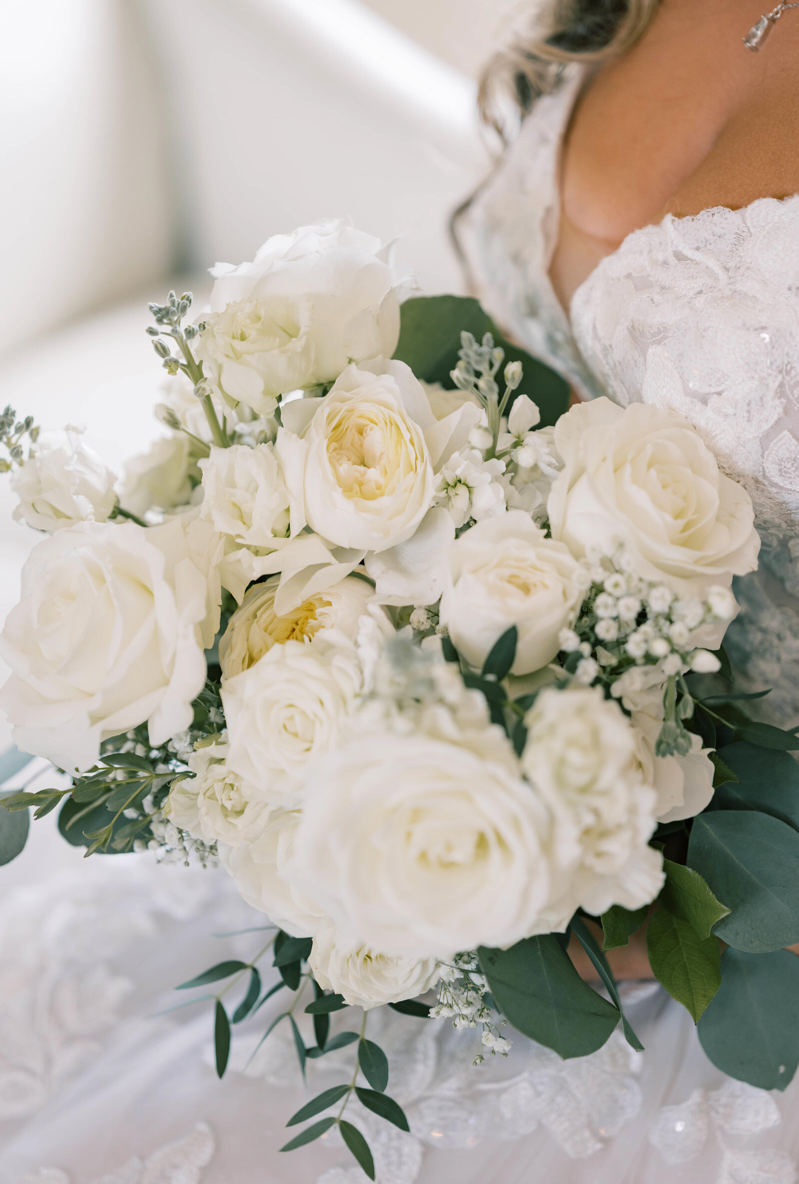 white bridal floweres