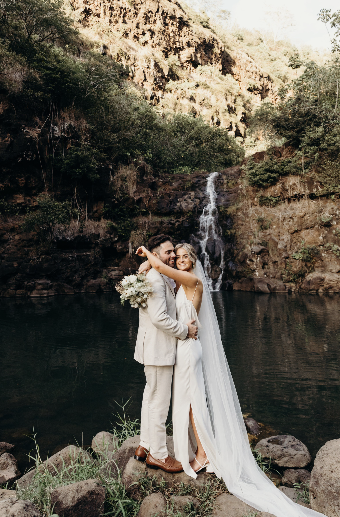 hawaii waterfall wedding