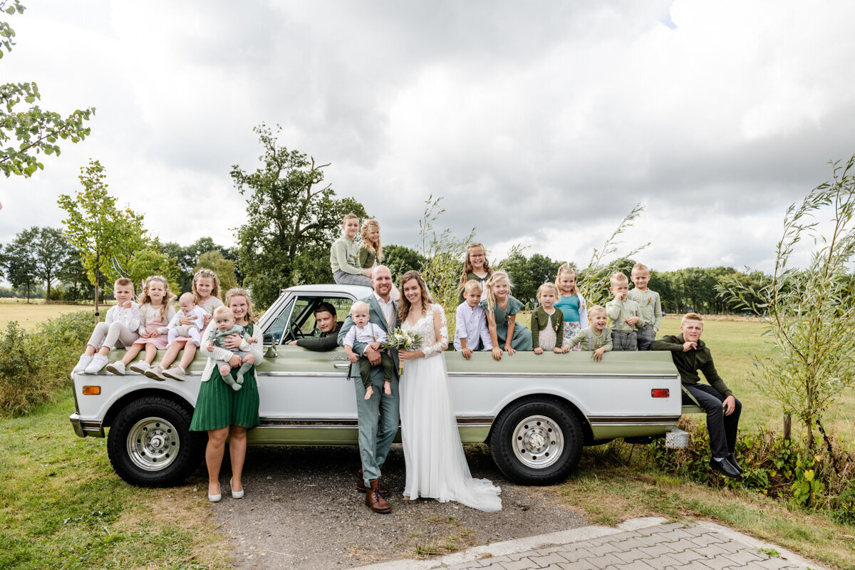 Country bruiloft, boerderij bruiloft, trouwen in Friesland, bruidsfotograaf, trouwfotograaf (99)