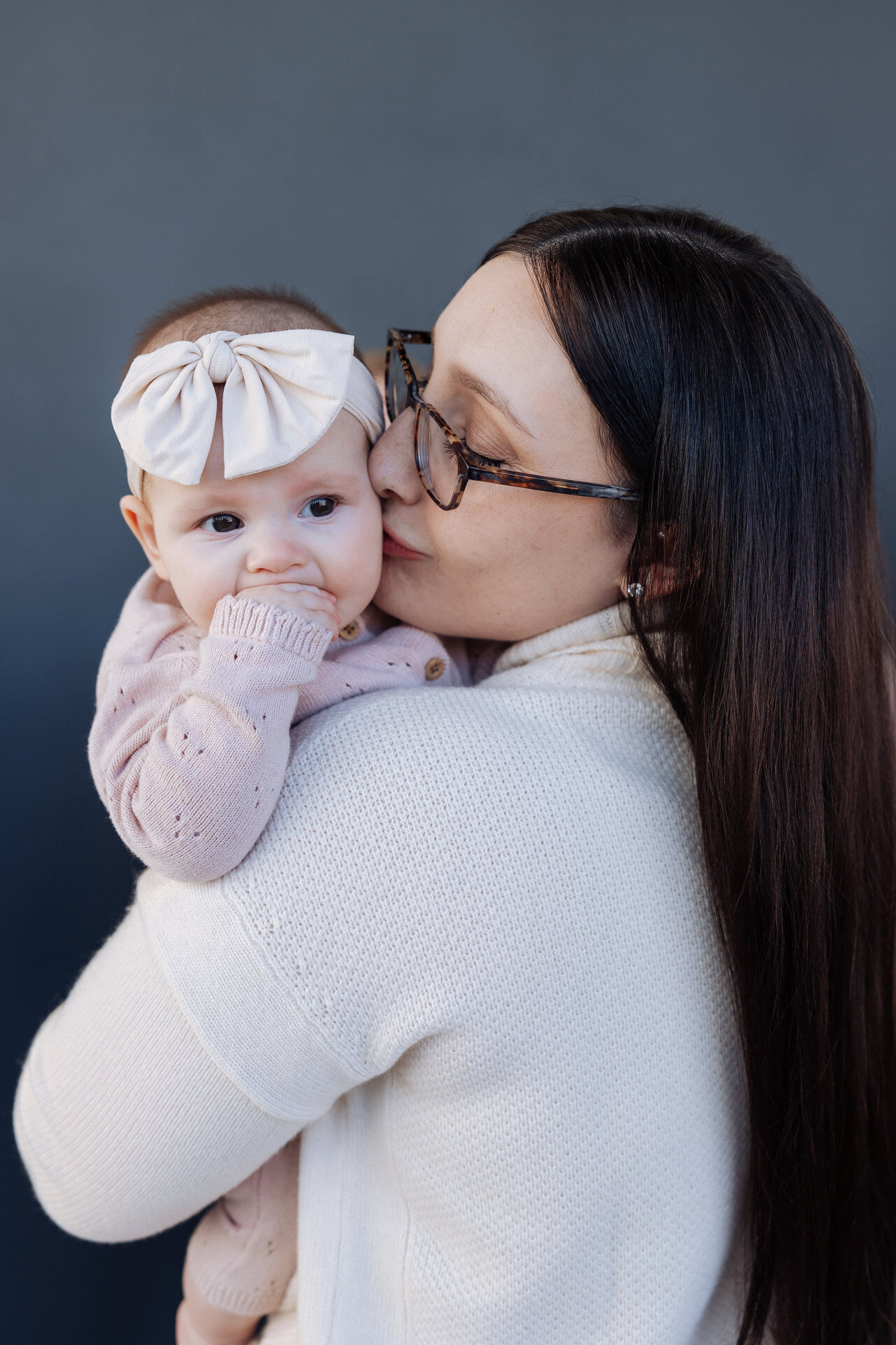 newborn-with-mother-family-session-philadelphia-studio