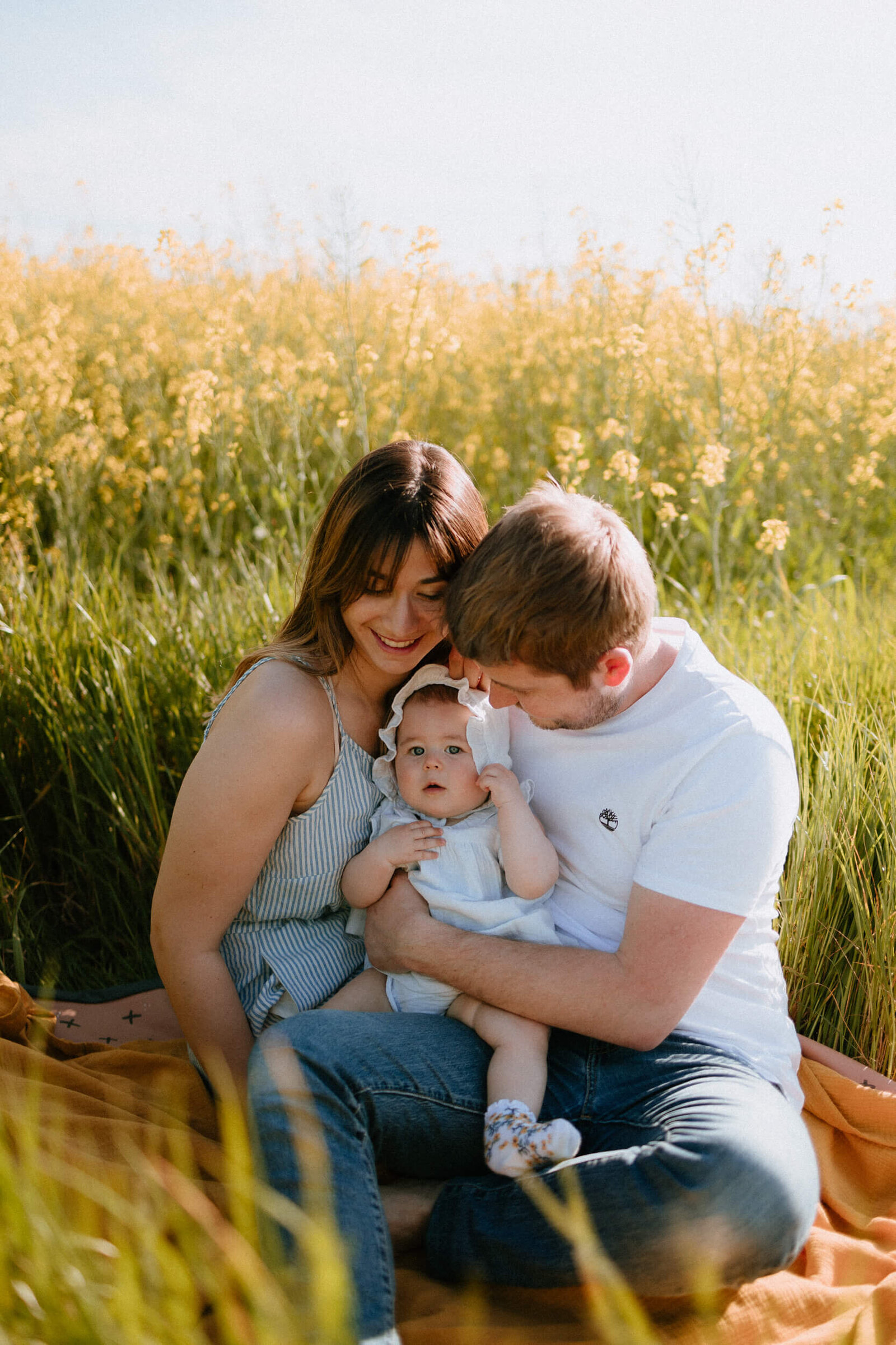 Seance-famille-bebe-Champs-colza-Camila-garcia-photographe-Toulouse-39