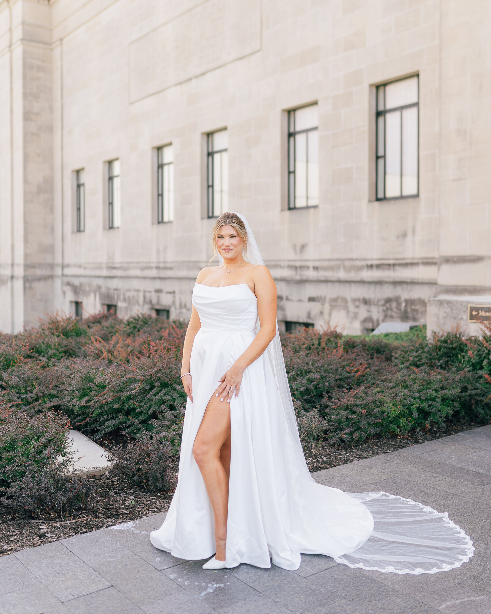 Corby Intercontinental Hotel Kansas City Wedding Plaza-117