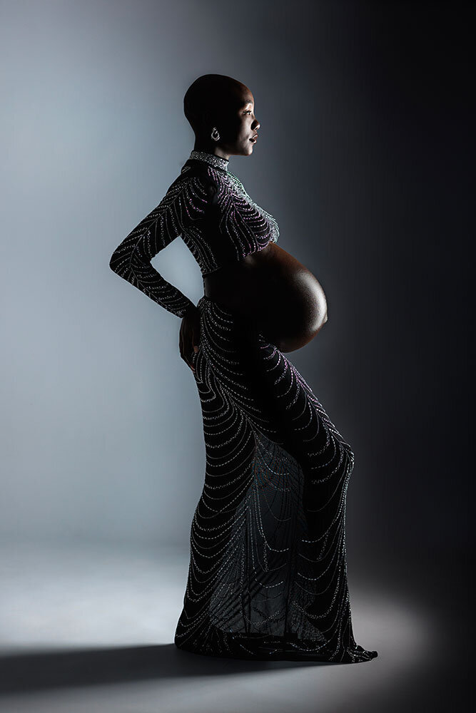 expert-lighting-pose-master-photographer-maternity-photography-contrast-fashion-regal