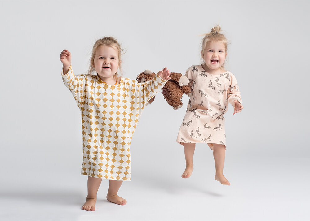 twins-jumping-up-in-the-air-in-chicago-studio