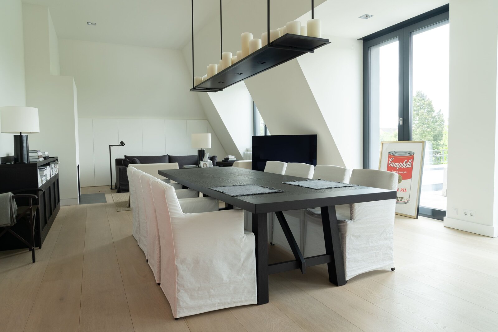 Von-Dach-bis-Keller-Esstisch-Penthousewohnung