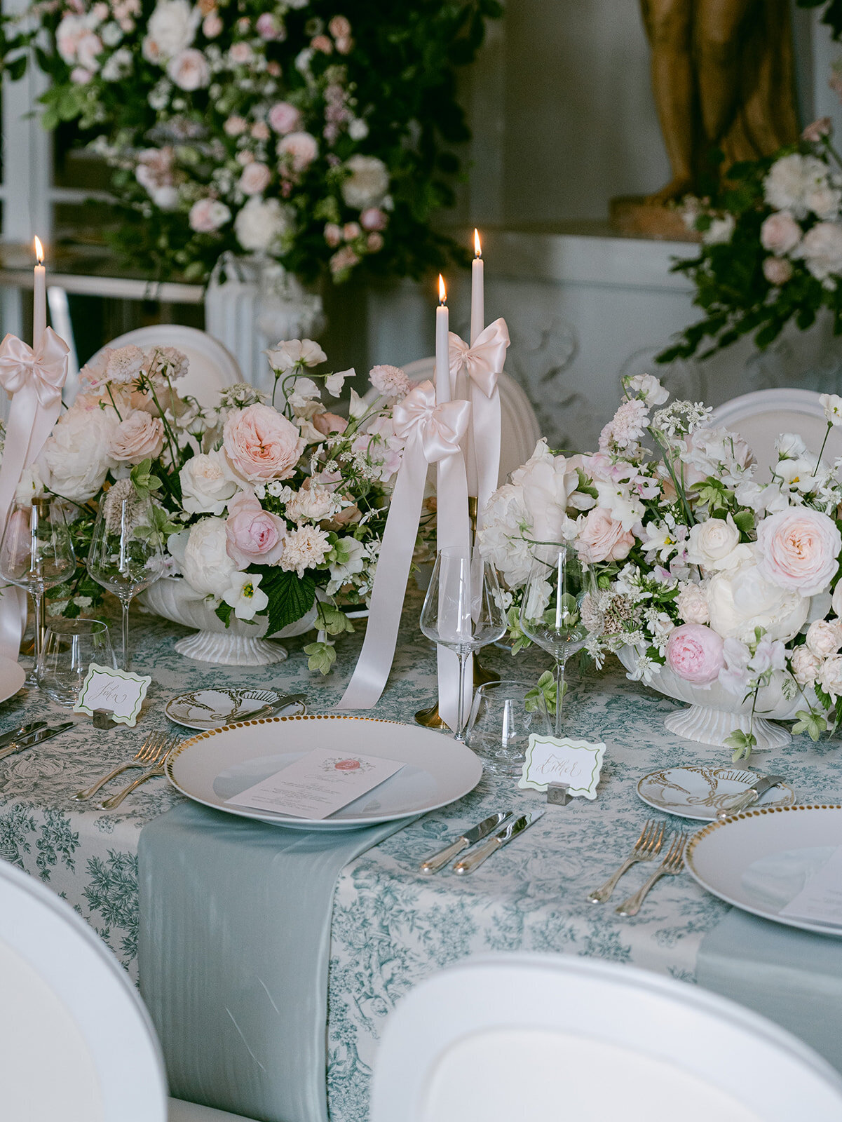 Alexandra-Vonk-romantic-and-delicate-floral-decor