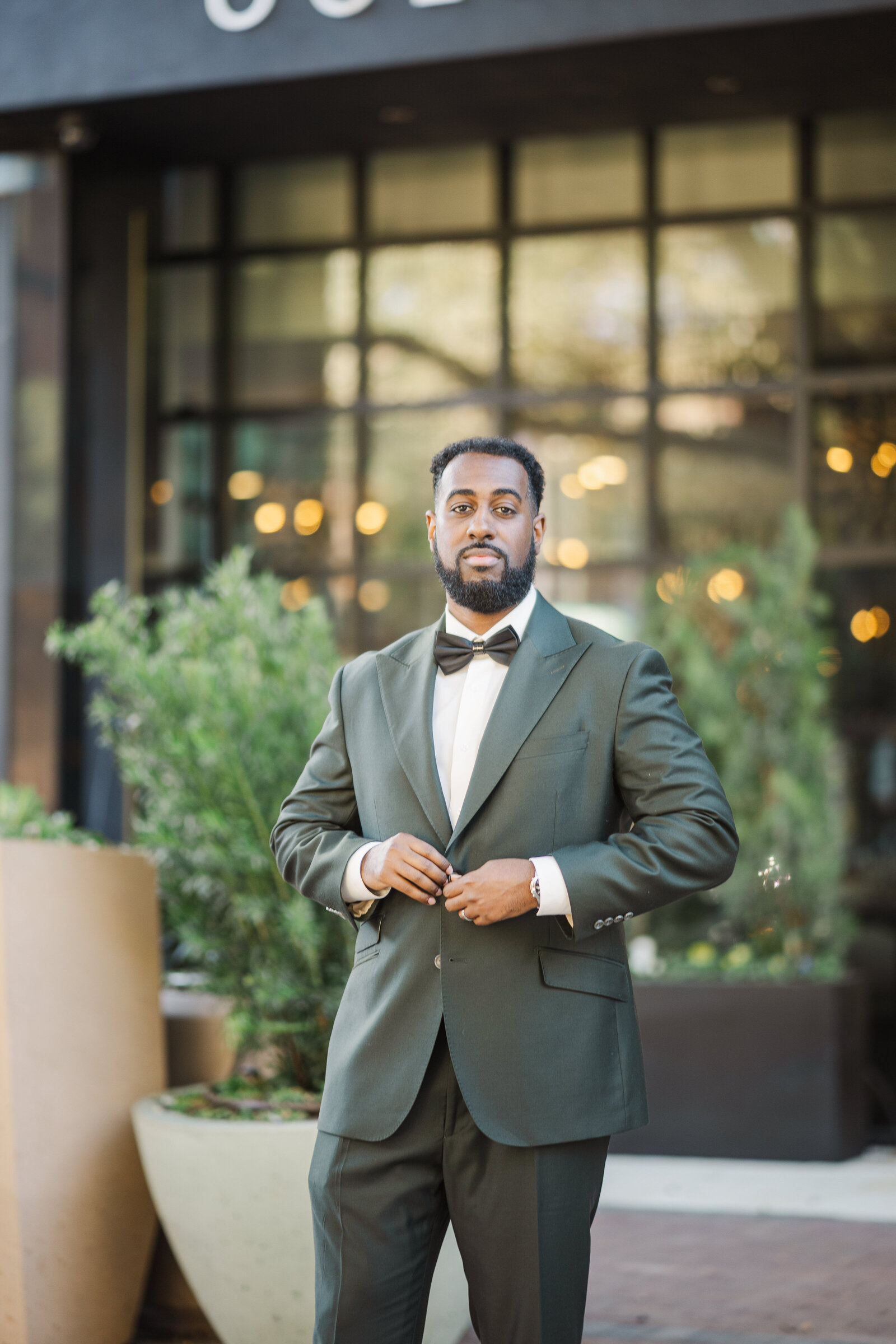 Solo photography for groom before wedding ceremony