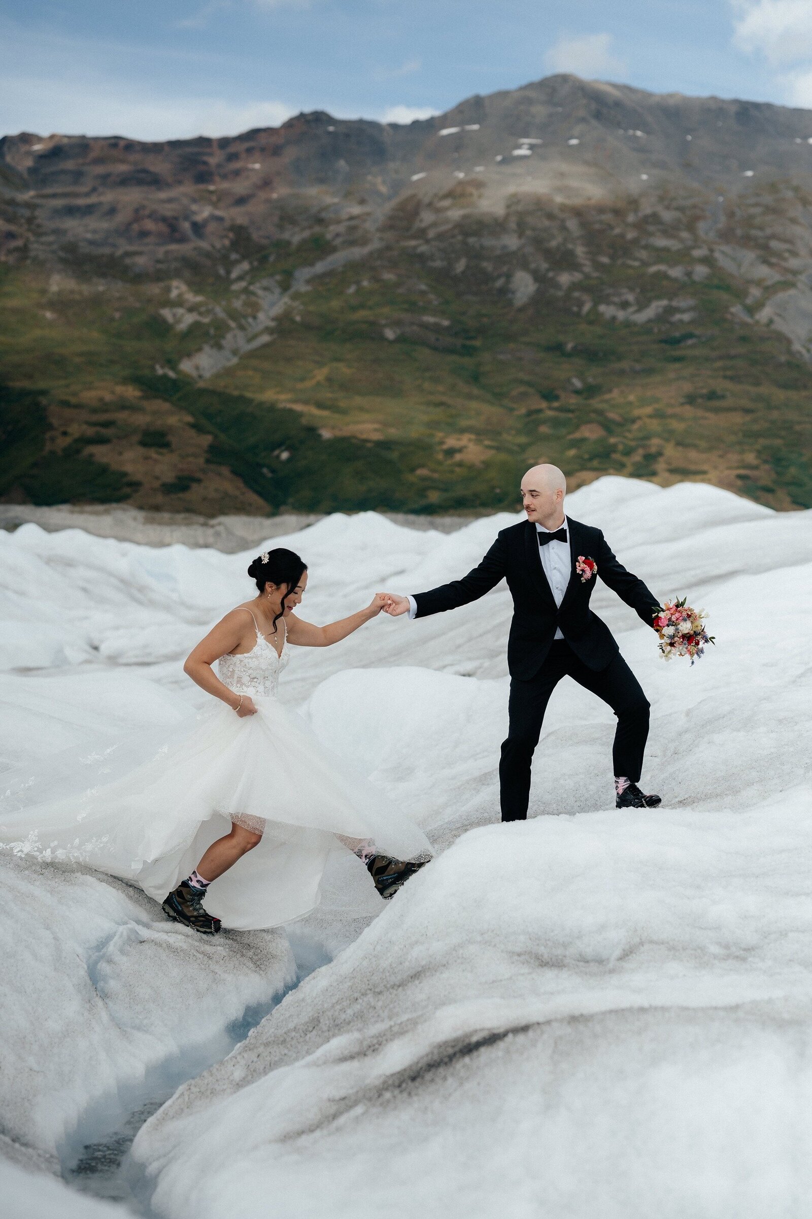 Christina+Matt_Knik-Glacier-Elopement_EmeliaKPhotography-38