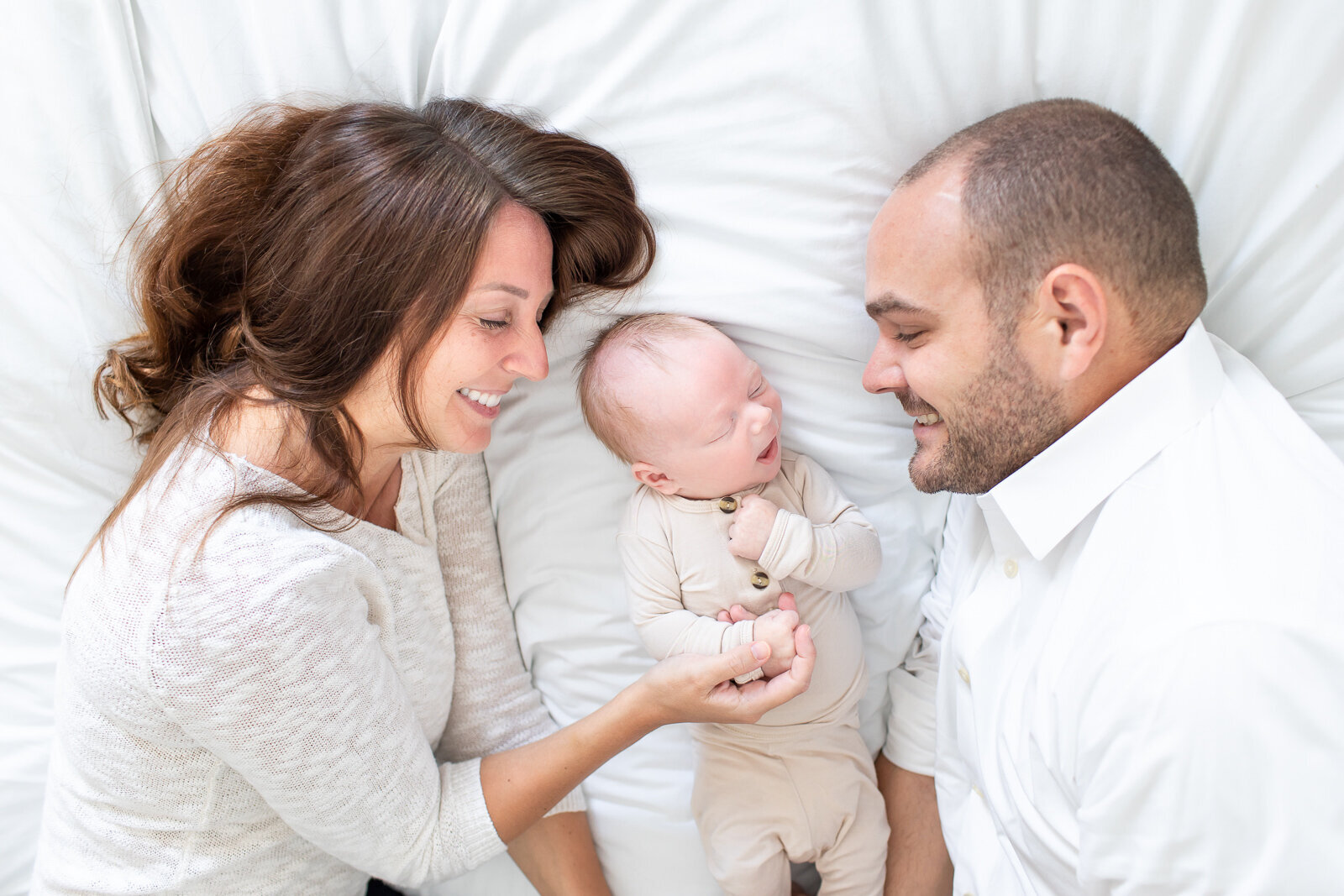 In-home_newborn_lifestyle_photography_session_one_month_old_Lexington_KY_photographer-2