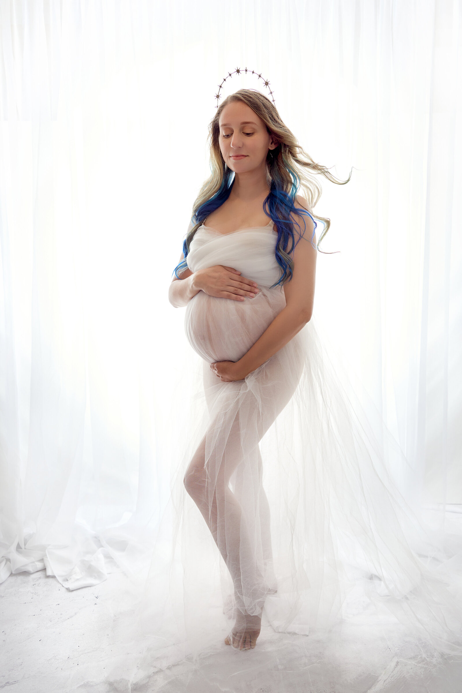 atlanta-best-maternity-pregnancy-portrait-studio-halo-white-on-white-flowing-gown-photography-photographer-twin-rivers-03