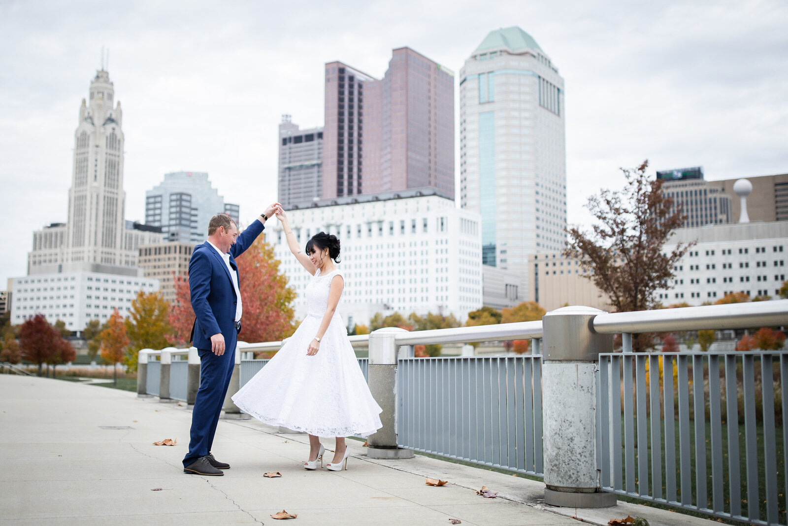 olumbus-wedding-photographer-Svetlana-Photography-Scioto-Mile-Engagement-Session