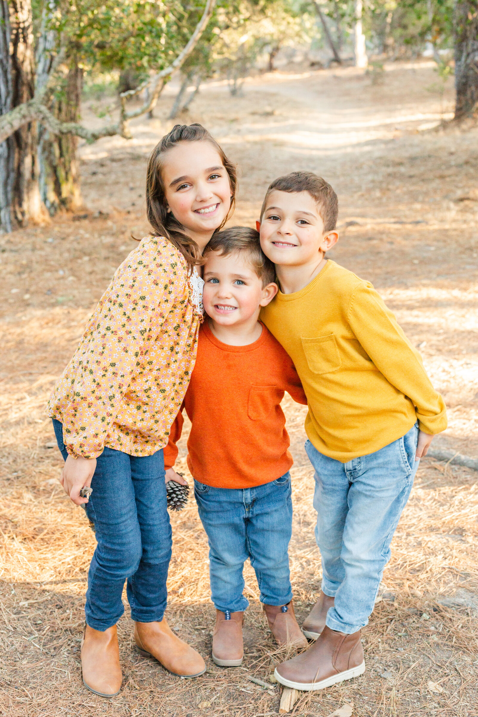 Siblings pose for family photos in Santa Cruz, Ca.
