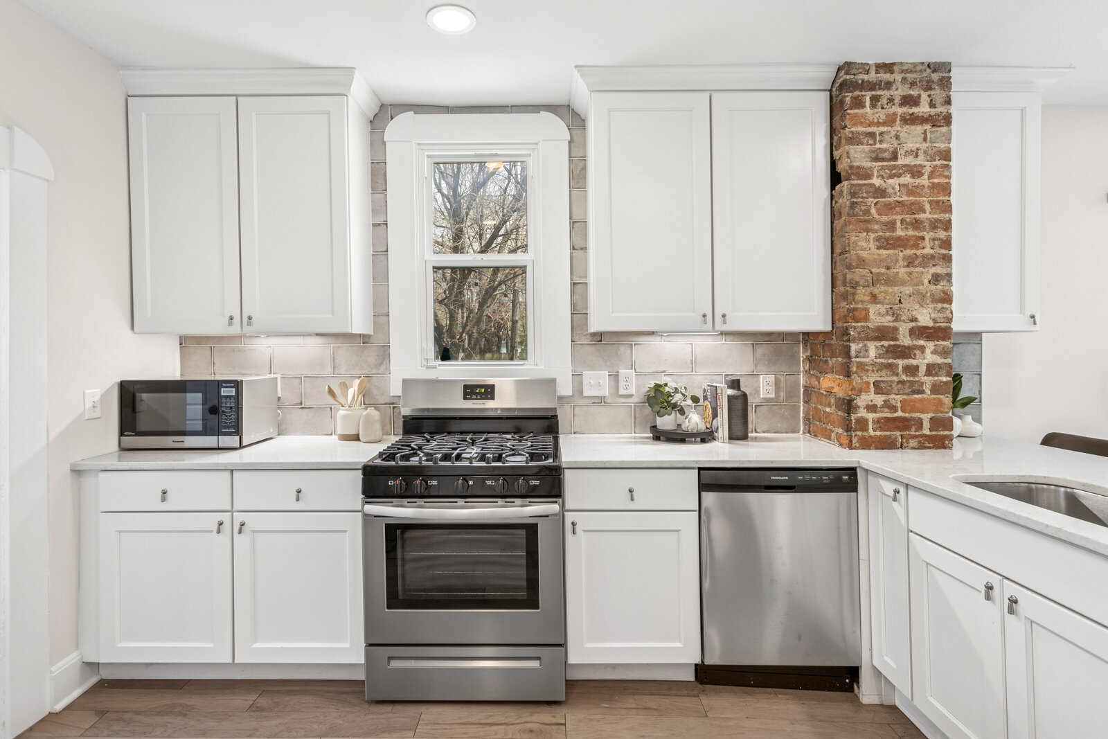 611 Tecumseh St HDR 008
