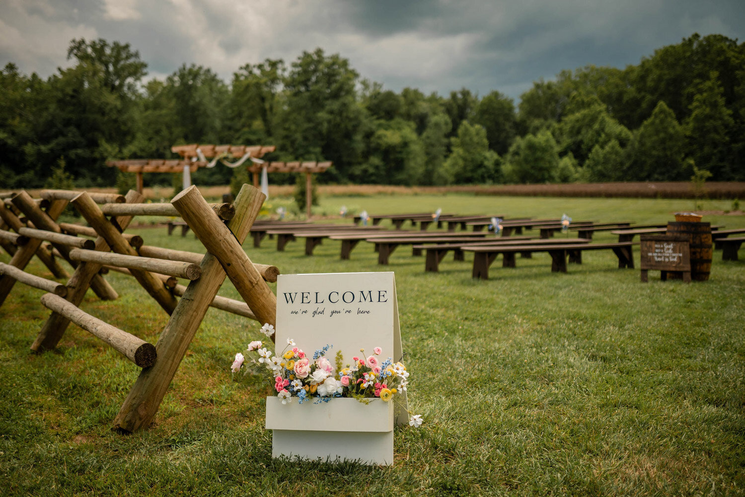 Welcome sign design with colorful flowers