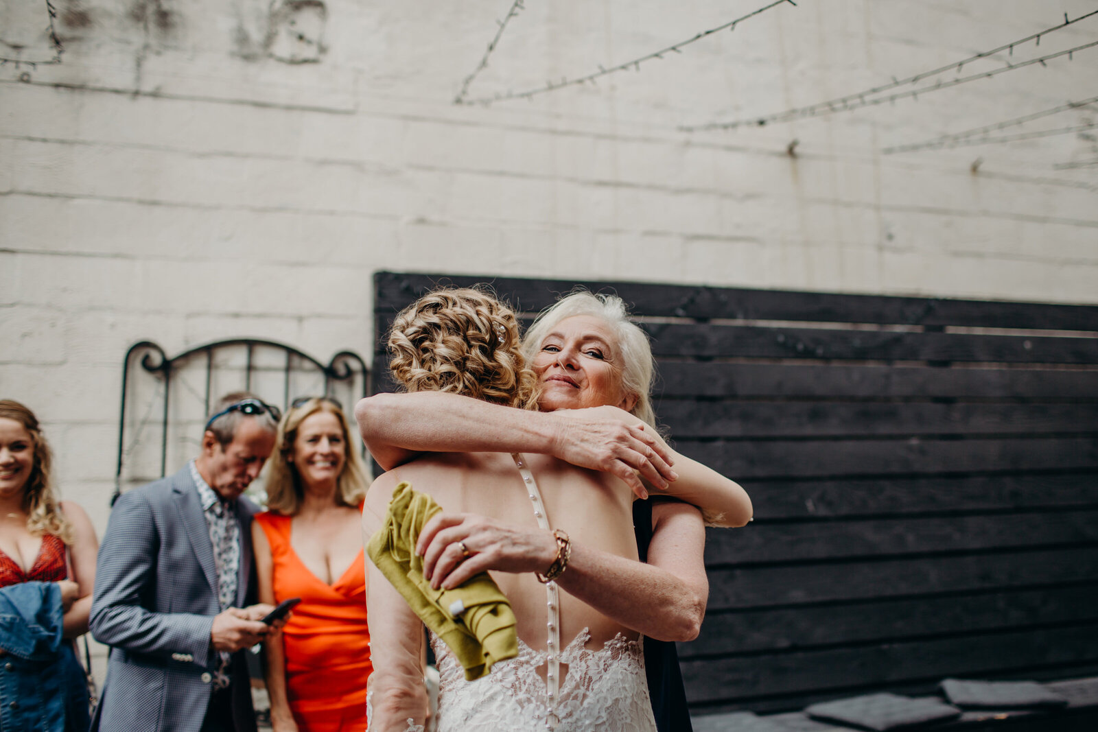 0047_Cafe_Montmartre_Candid_Wedding_Photographer