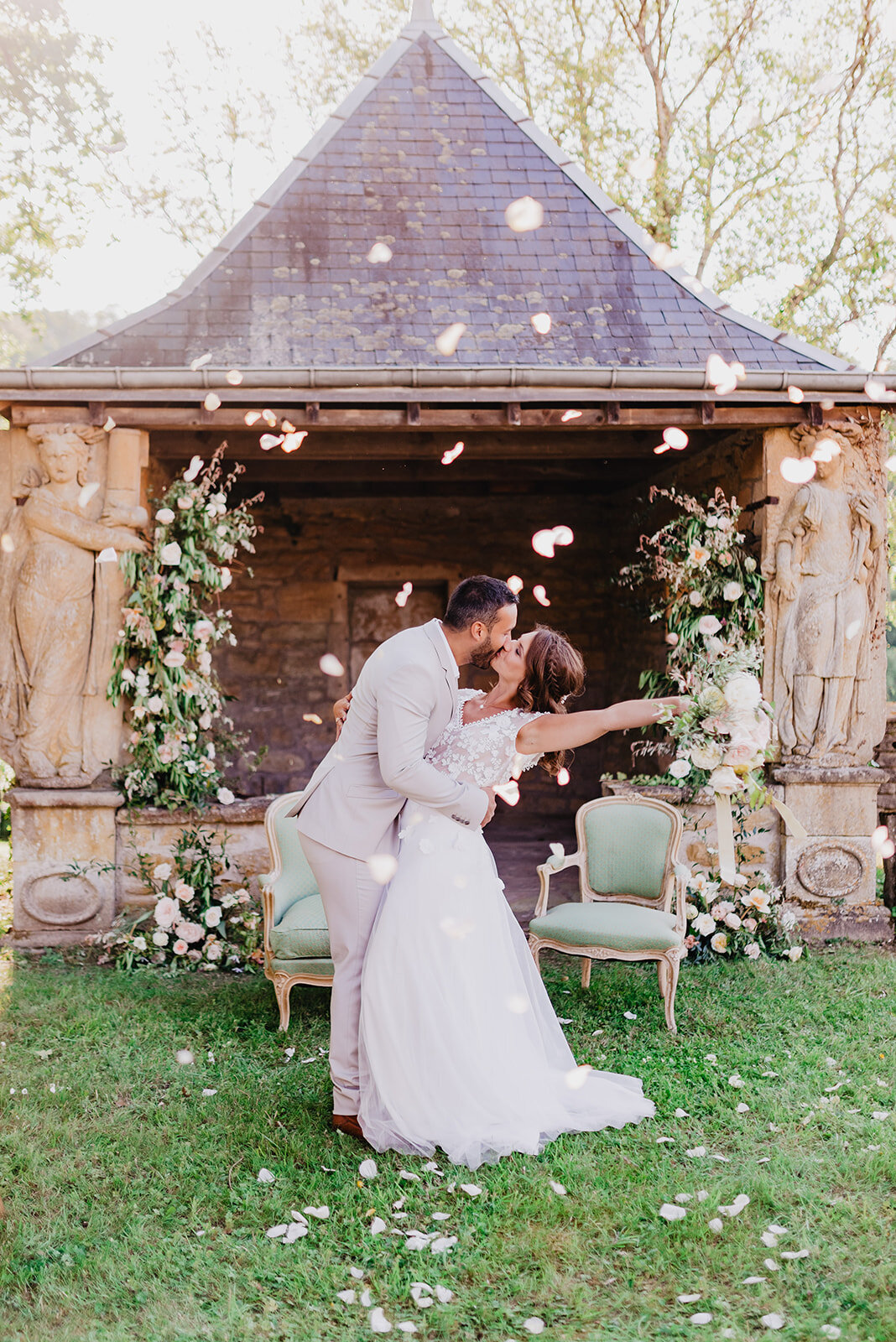 MorganeBallPhotography-Wedding-StyledShoot-LovelyInstants-ChateauConslagrandville-SousUnAirDePrintemps-part05-couple-03-ceremony-39- 2947_websize