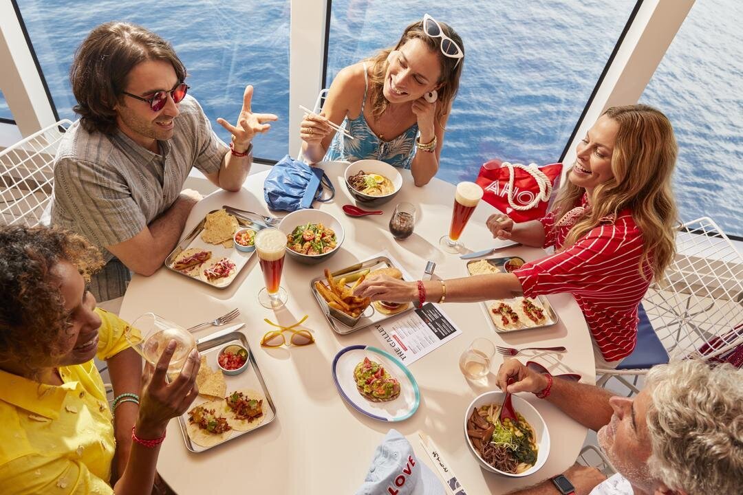 IMG-SCL-2021-The-Galley-friends-having-lunch-5413-UNCROPPED