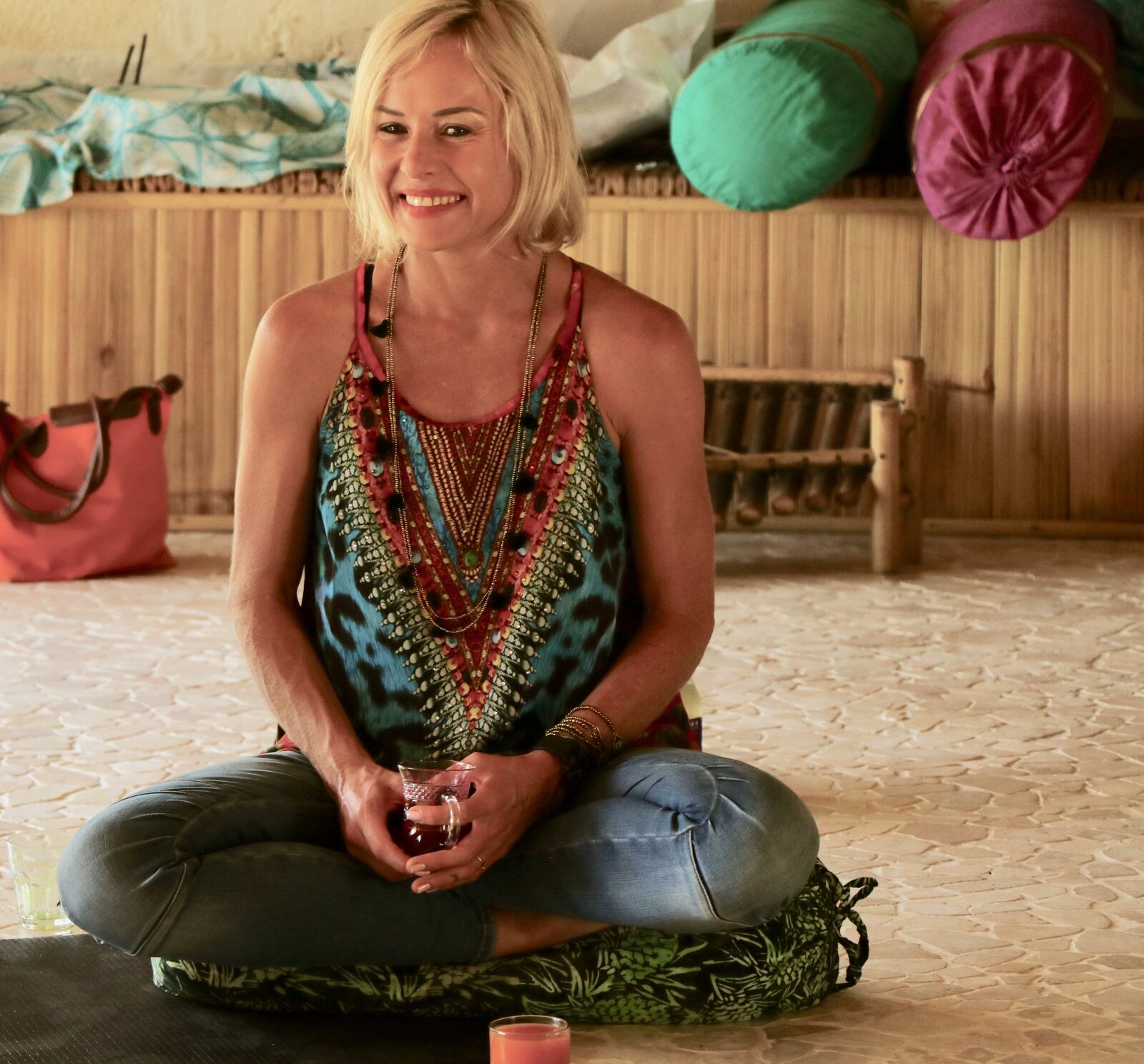 happinness retreats with yinside yoga bali 