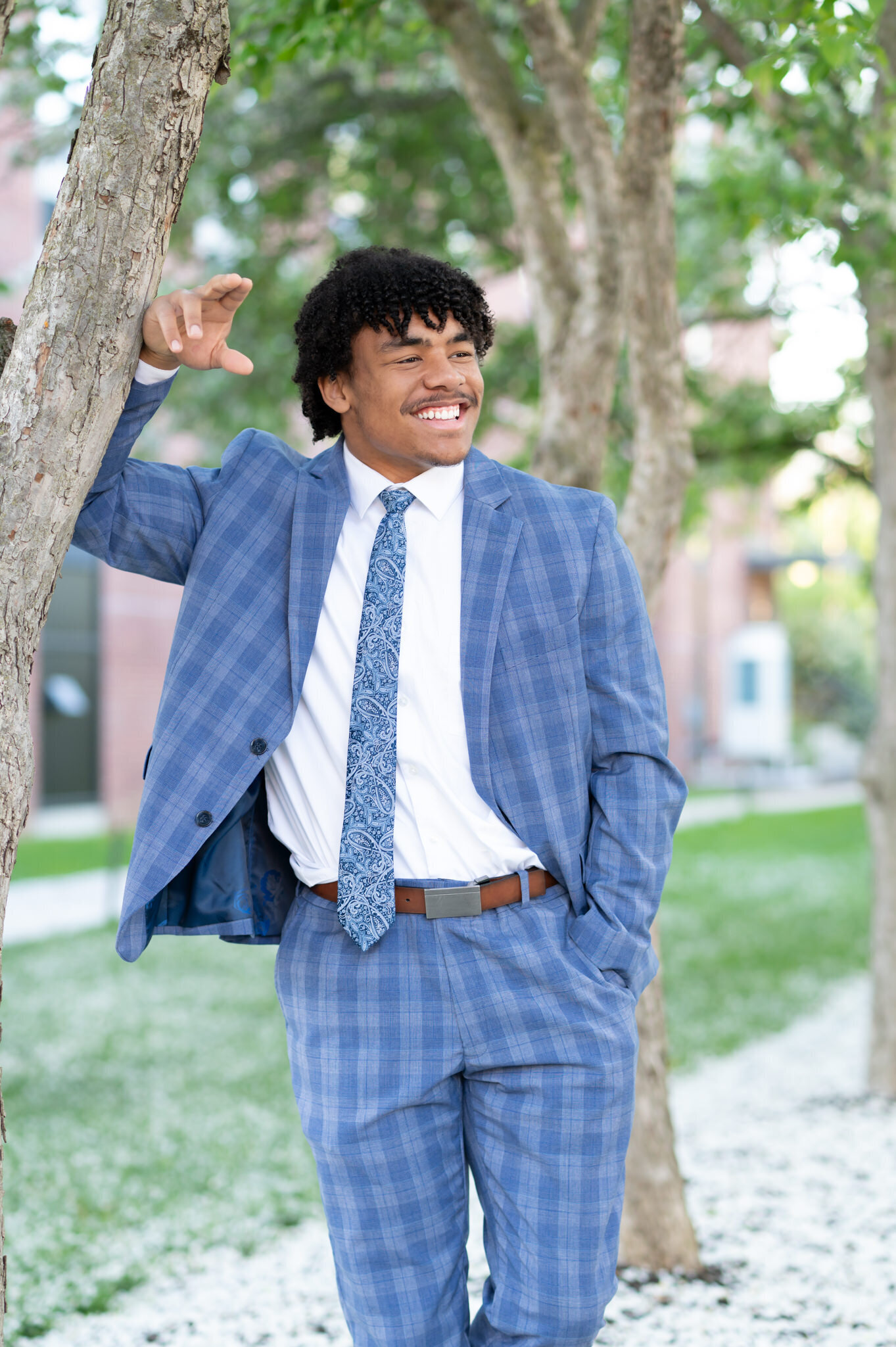 Hershey_Senior_Photos_Guy_Suit_and_TieZ6A_1800