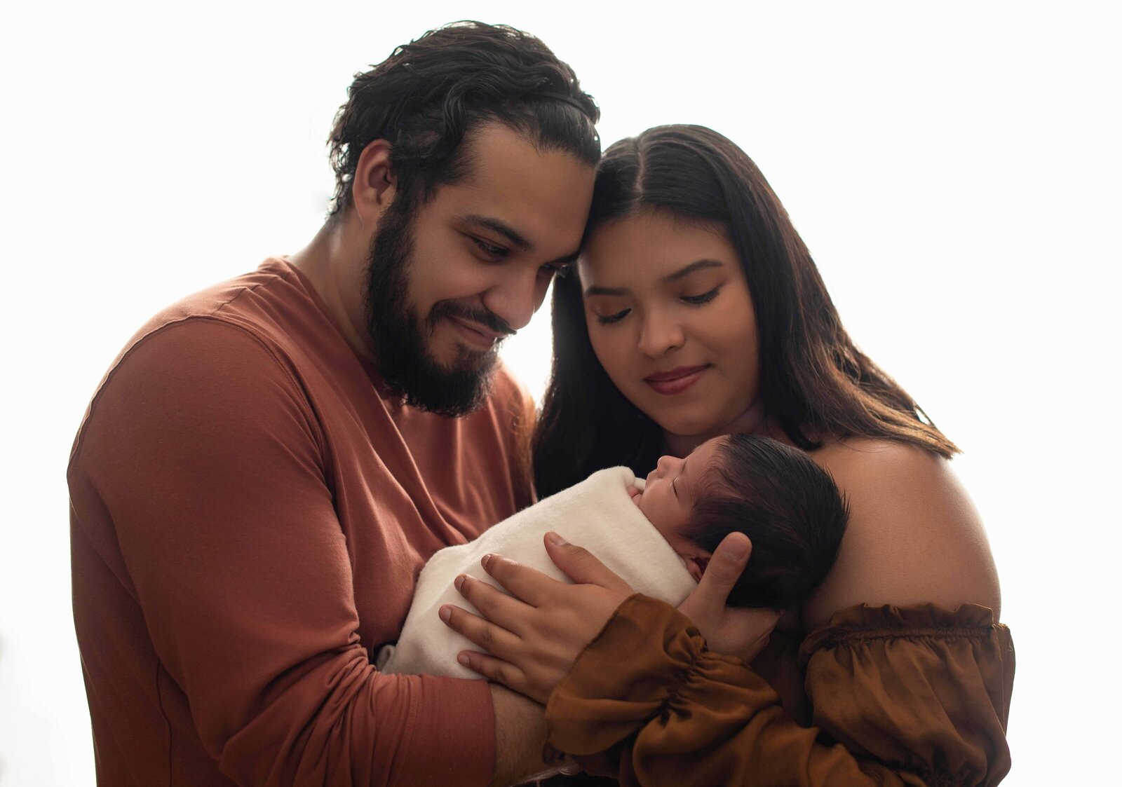 Snapzbytie Photography - Burbank Newborn Photographer - Backlit Family Picture