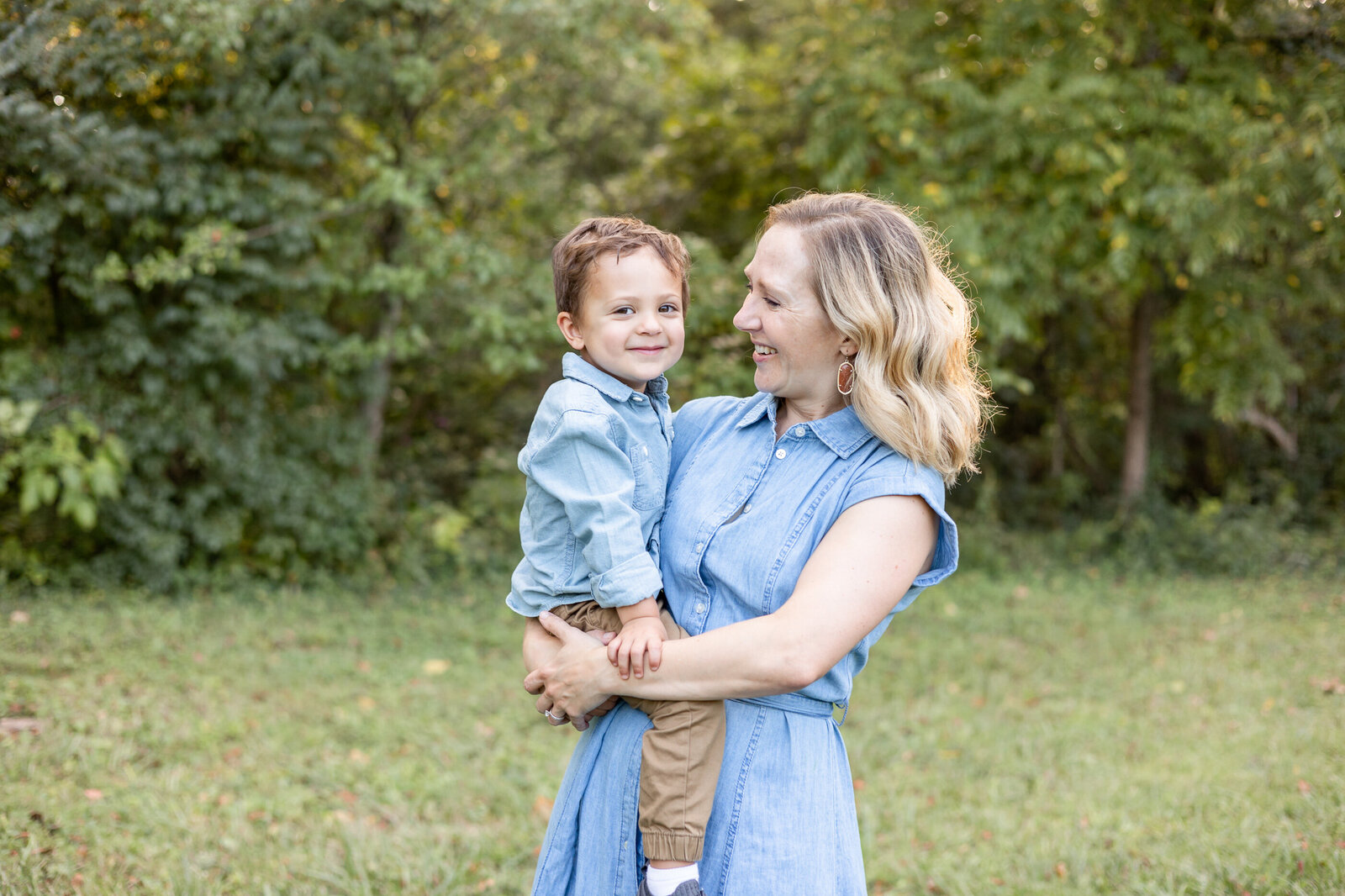 outdoor-family-photography-session-Lexington-KY-photographer-Veterans-Park-2